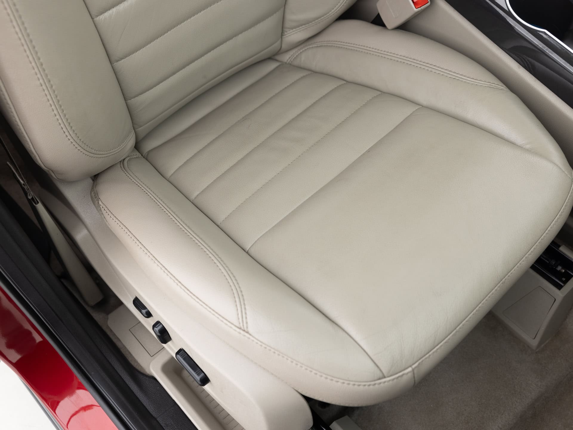 red ford escape titanium 17