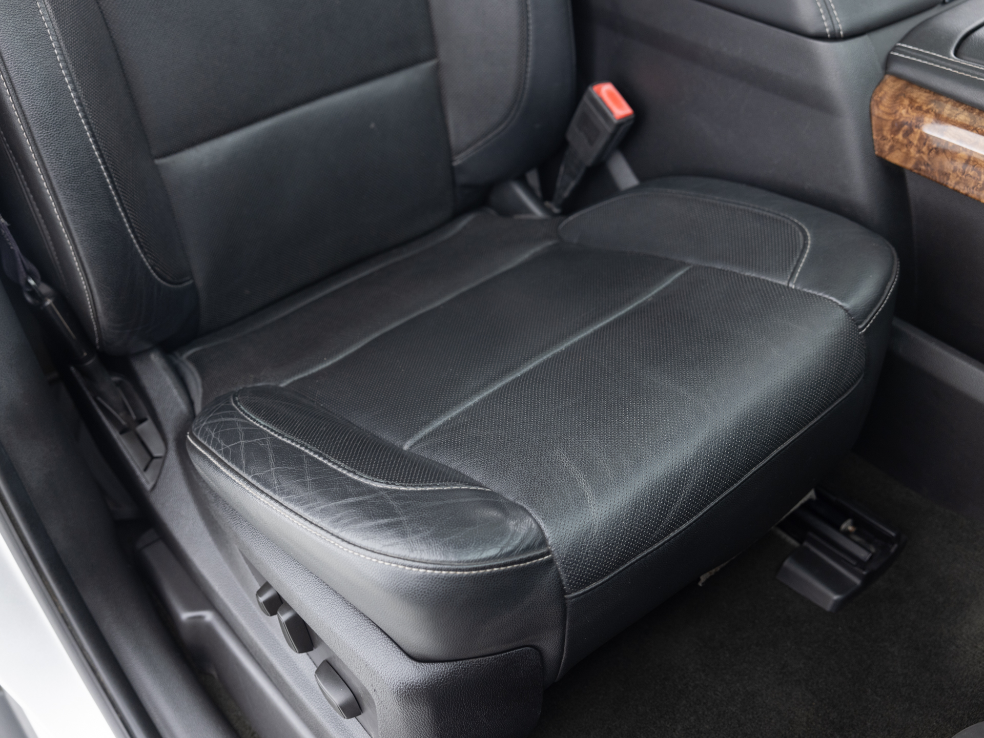 Used Silver Chevrolet Suburban LTZ-21 for Sale