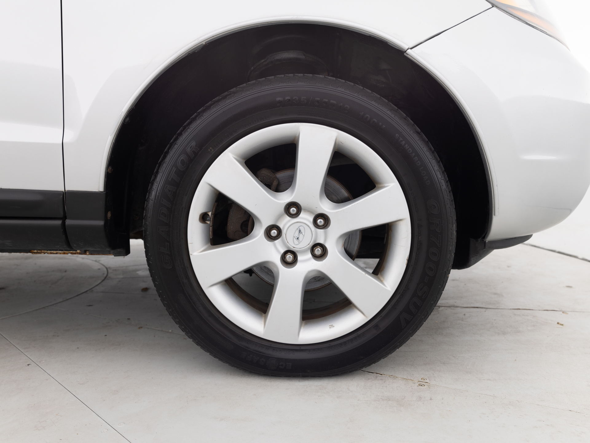 Used Silver Hyundai Santa Fe-11 for Sale