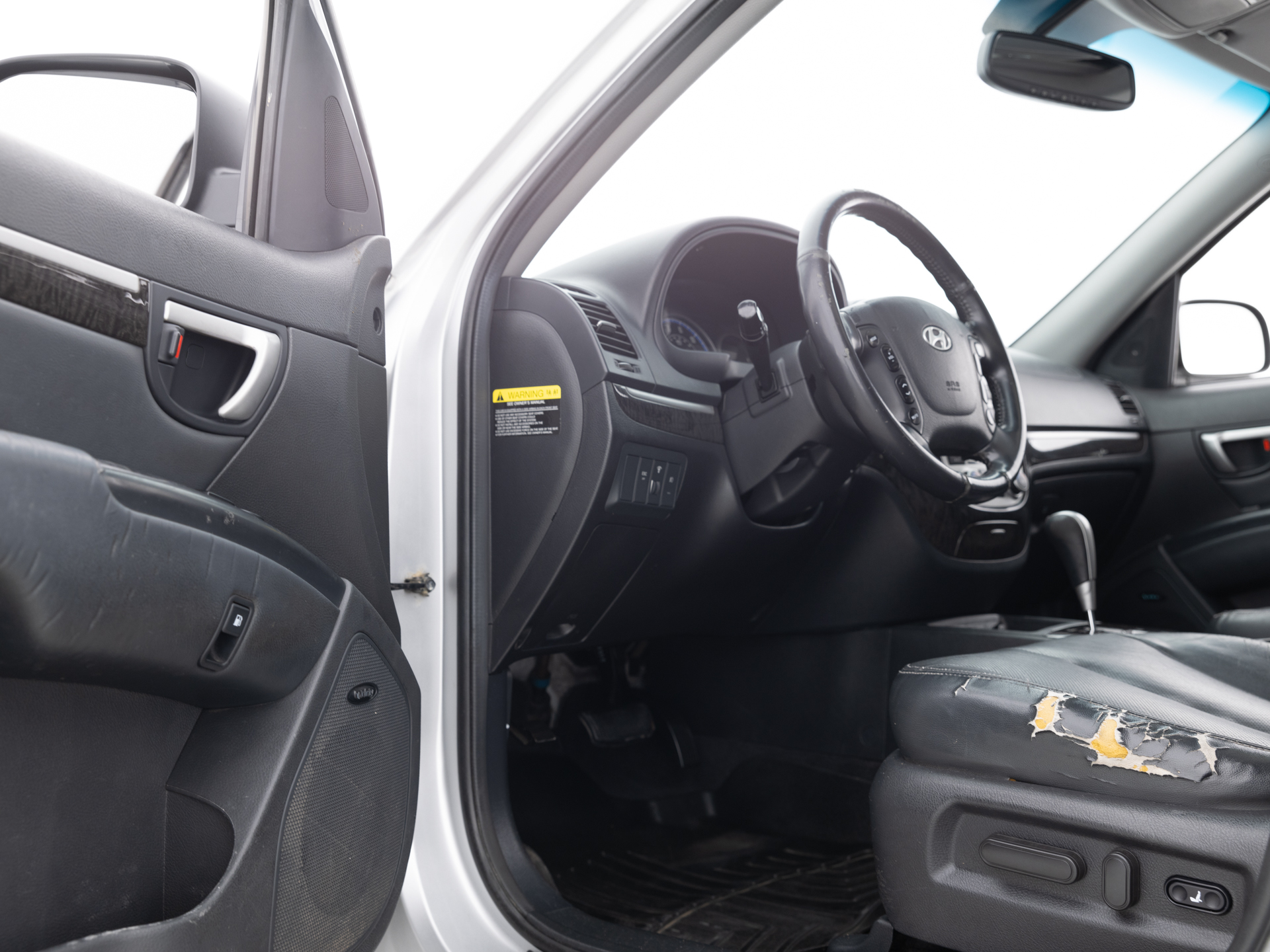Used Silver Hyundai Santa Fe-16 for Sale