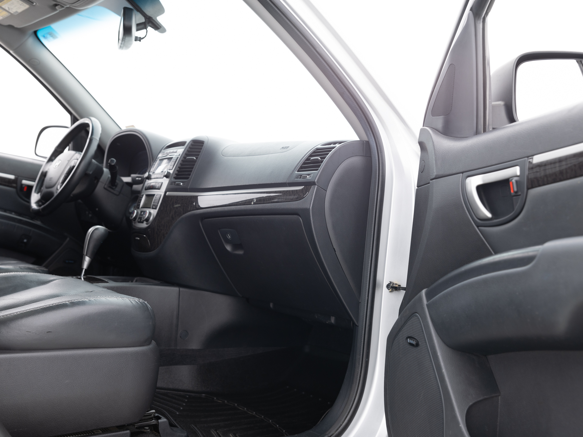 Used Silver Hyundai Santa Fe-20 for Sale