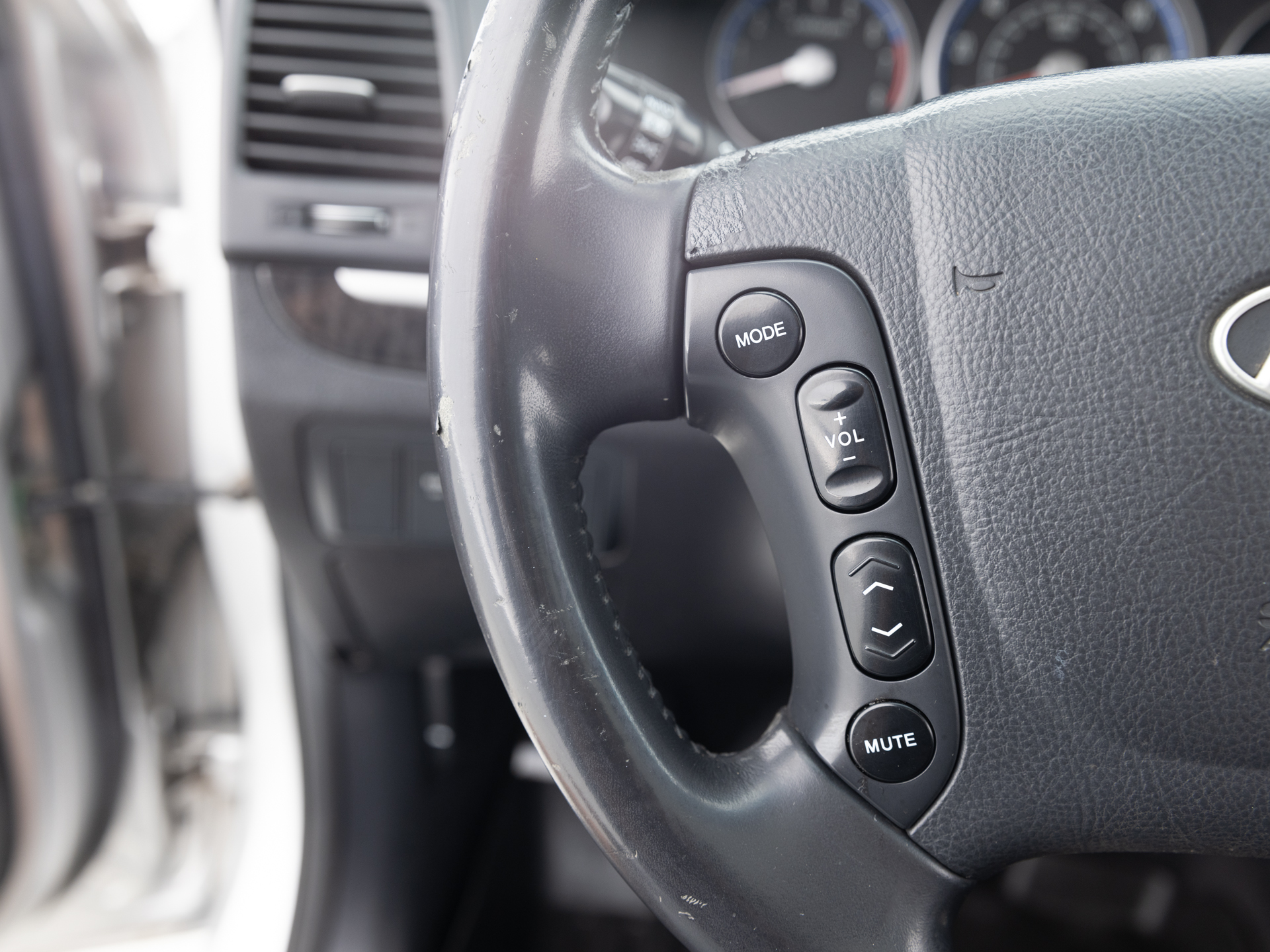 Used Silver Hyundai Santa Fe-27 for Sale