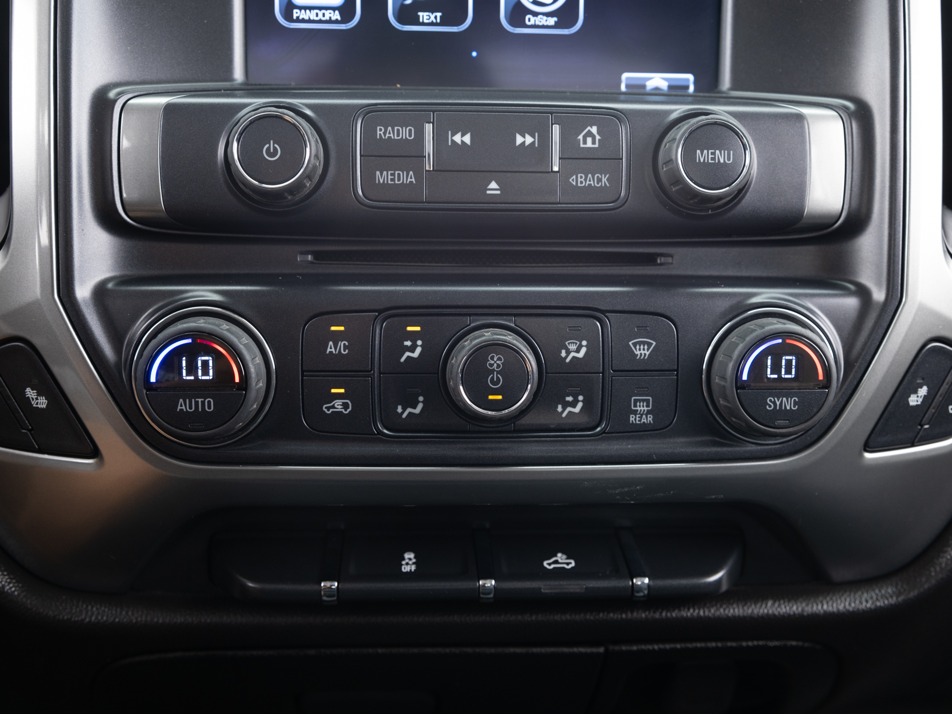 Used Silver Hyundai Santa Fe-29 for Sale