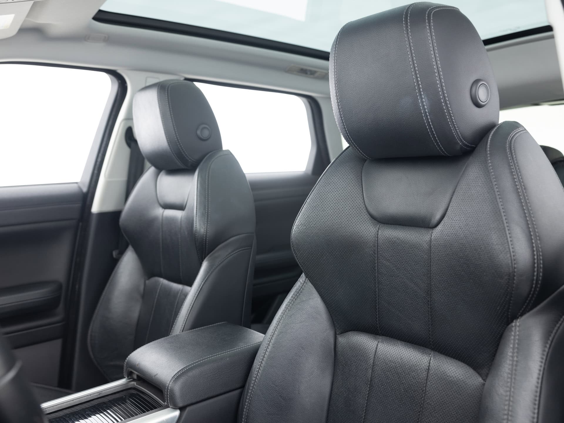 Used Silver Land Rover Evogue SE-14 for Sale