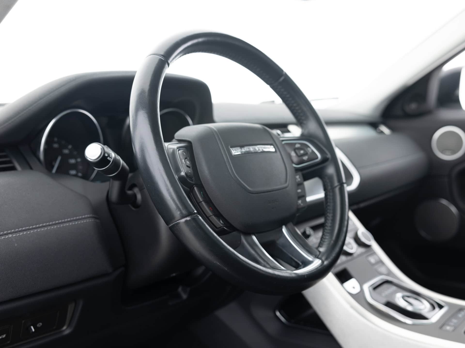 Used Silver Land Rover Evogue SE-15 for Sale