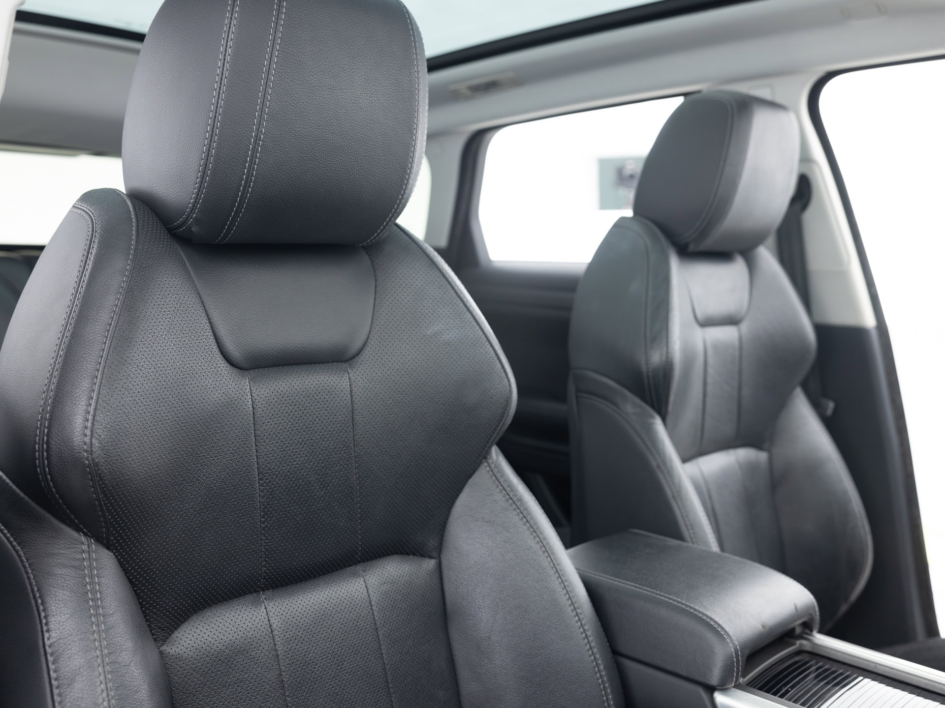 Used Silver Land Rover Evogue SE-18 for Sale