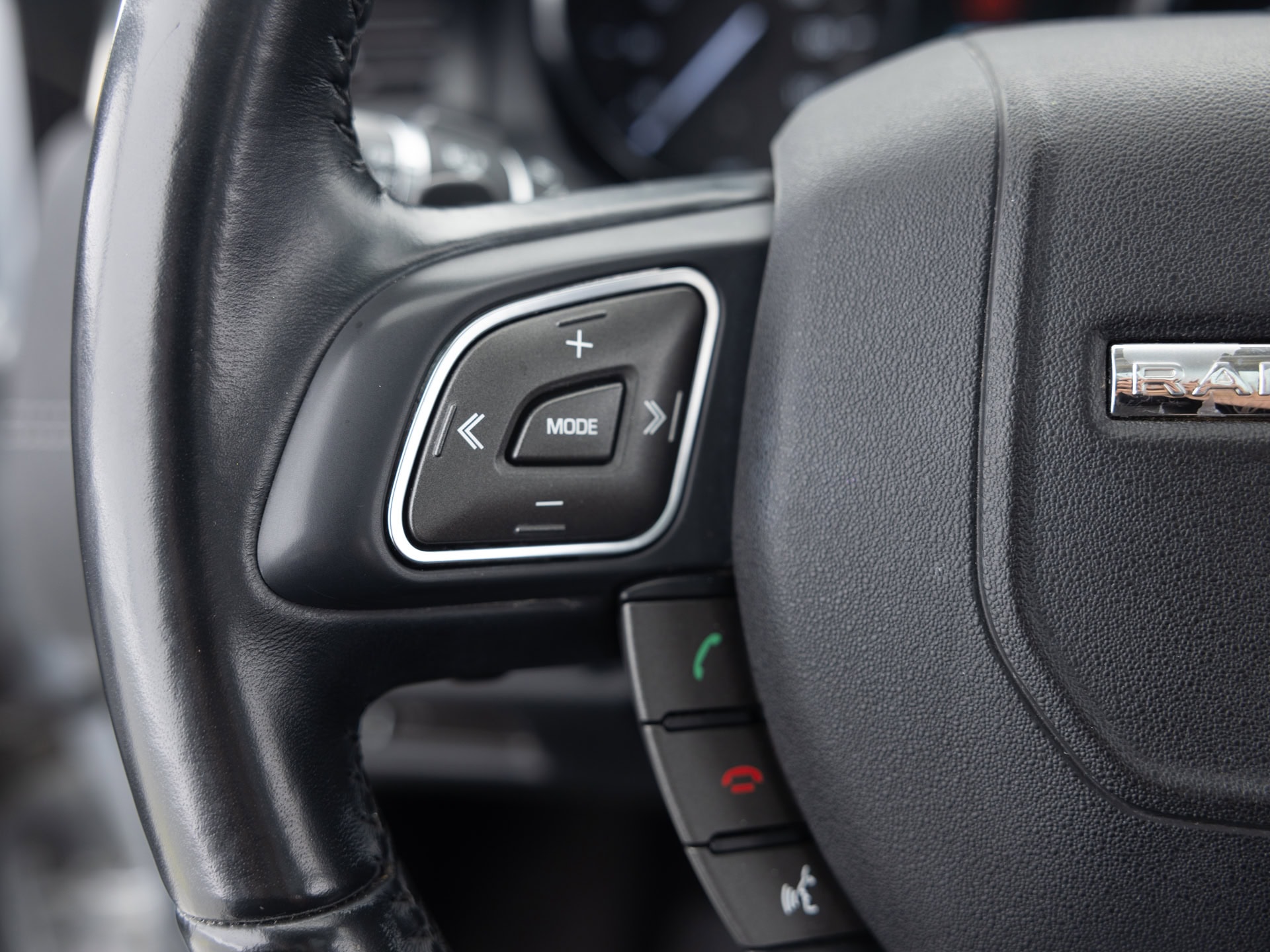 Used Silver Land Rover Evogue SE-27 for Sale