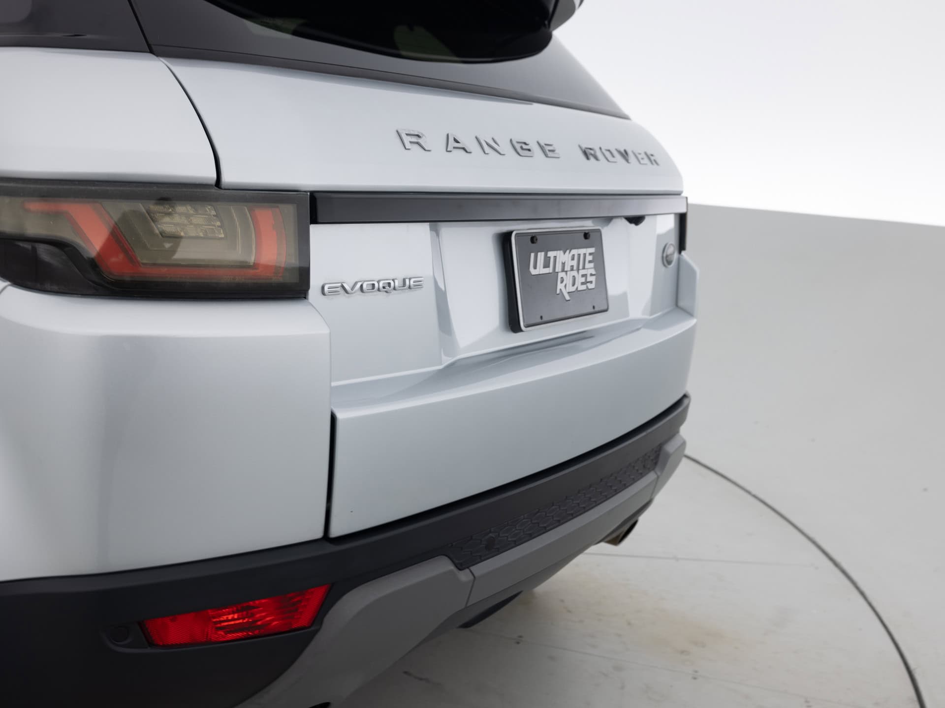 Used Silver Land Rover Evogue SE-8 for Sale