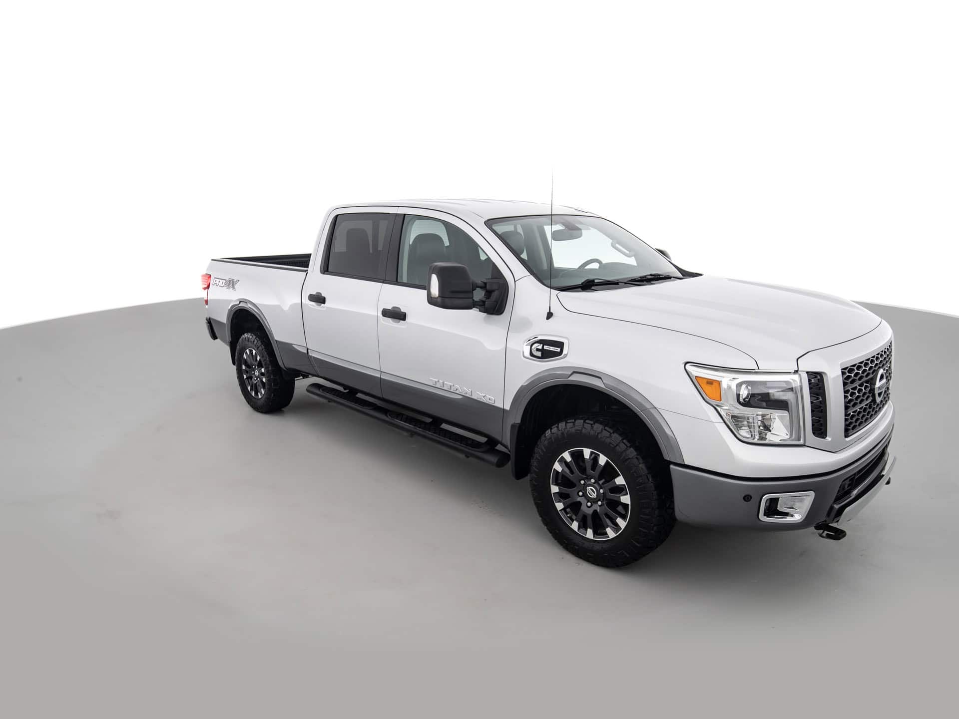 silver nissan titan 2