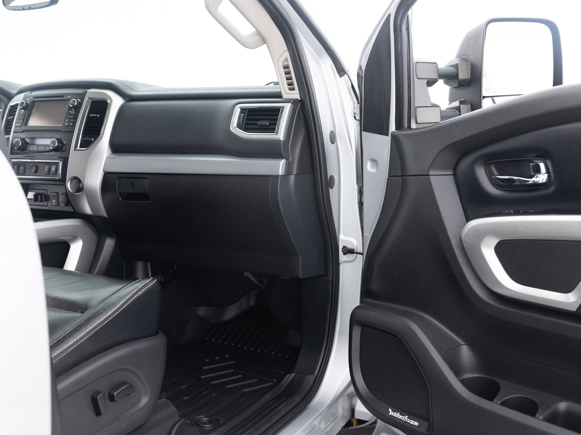 silver nissan titan 23