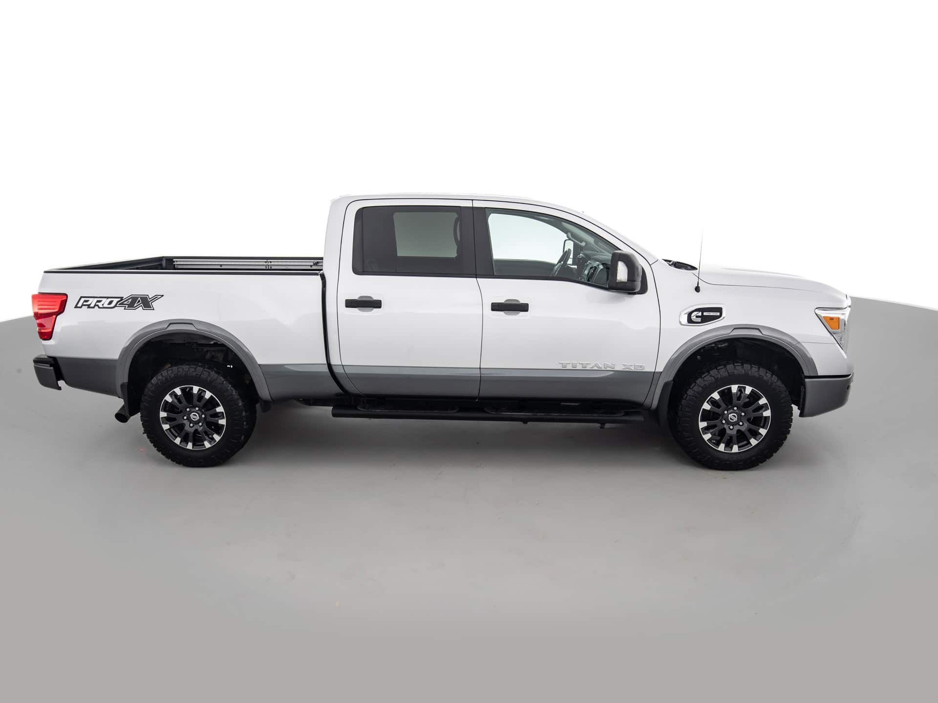 silver nissan titan 3