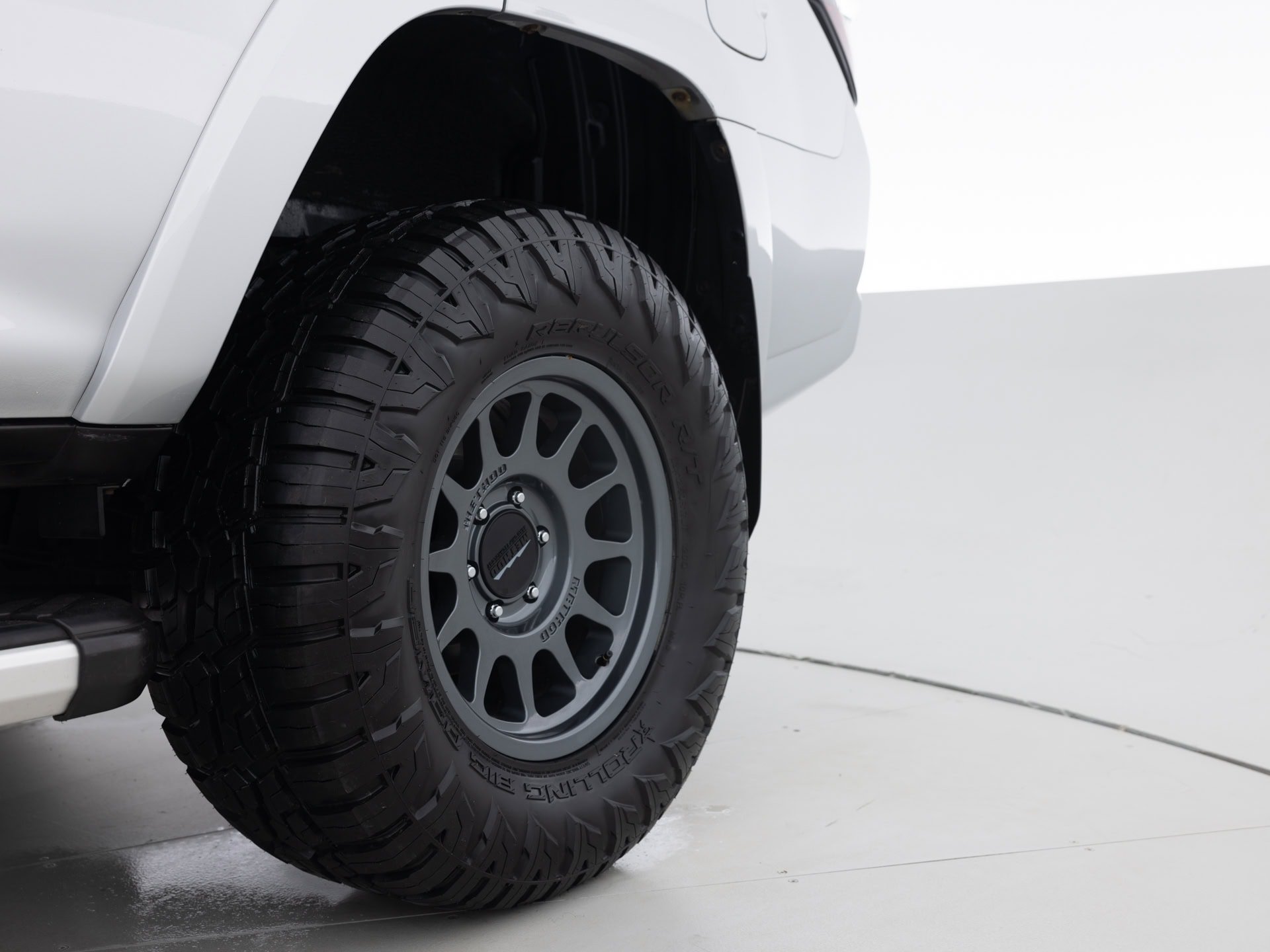 silver toyota 4runner sr5 10