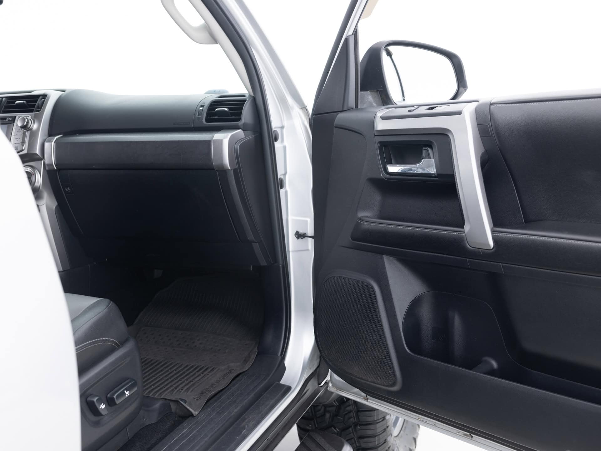 silver toyota 4runner sr5 24
