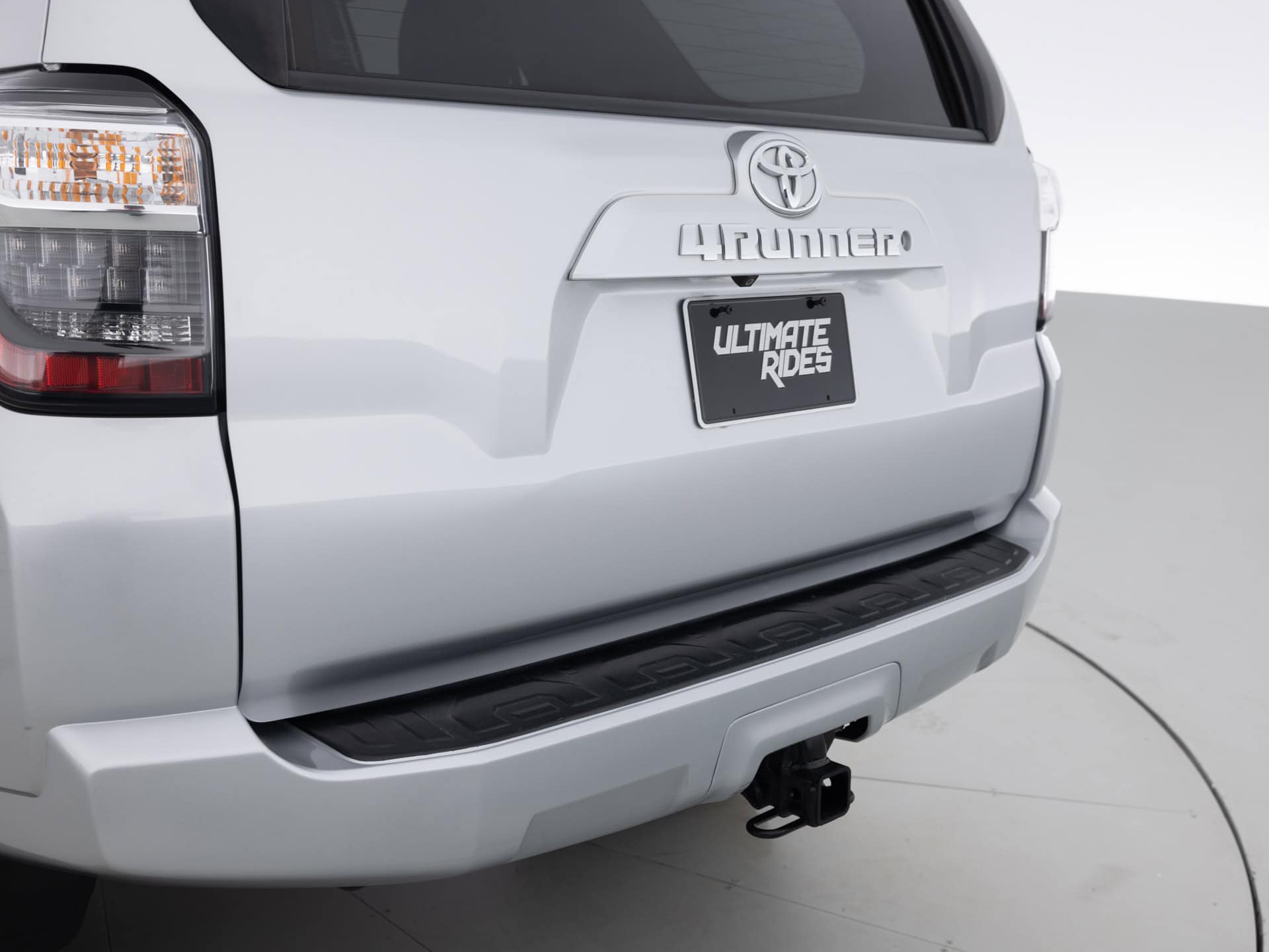 silver toyota 4runner sr5 8