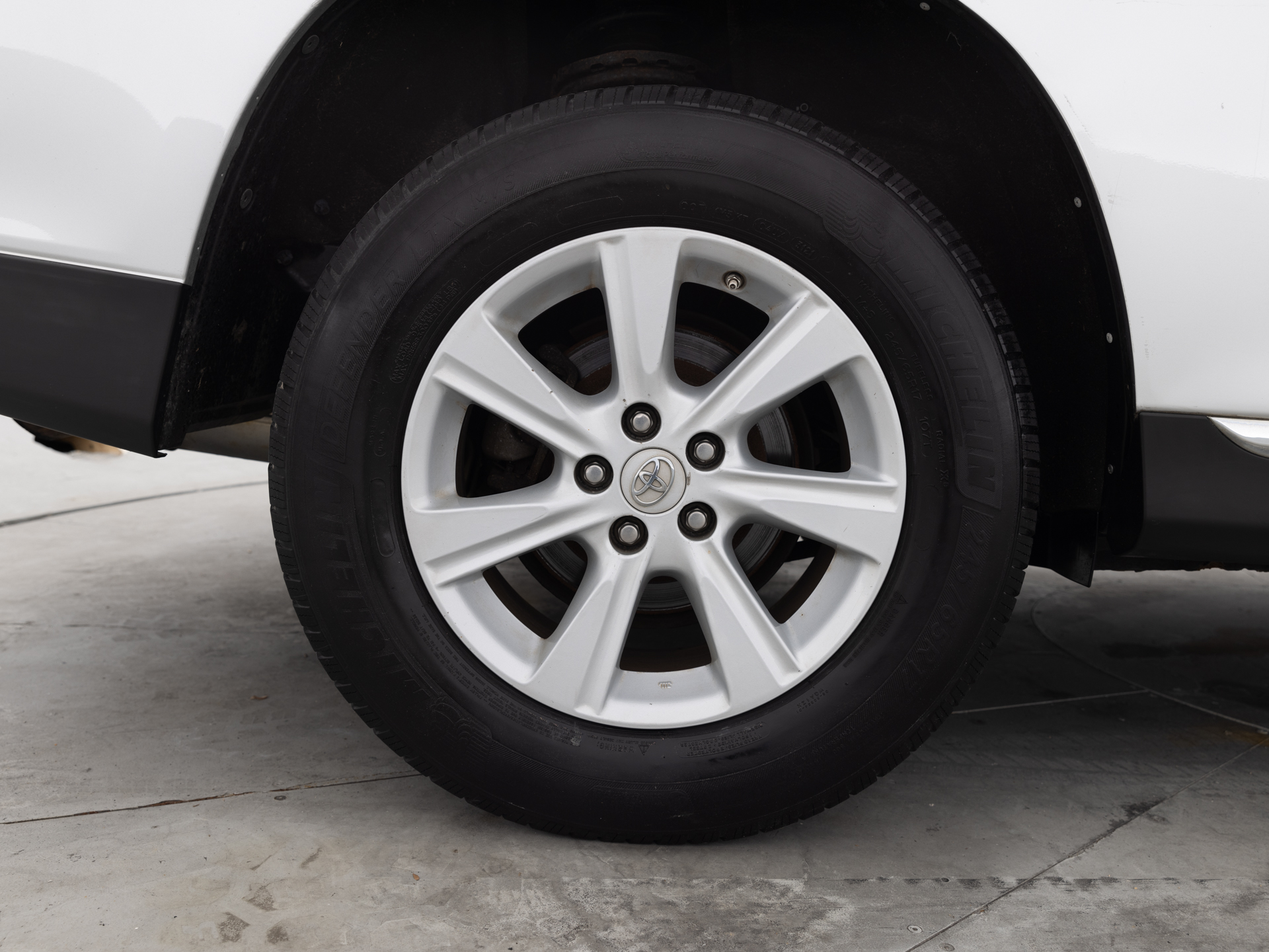 Used Silver Toyota Highlander-10 for Sale