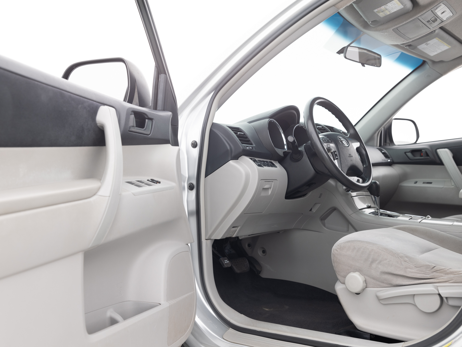 Used Silver Toyota Highlander-14 for Sale
