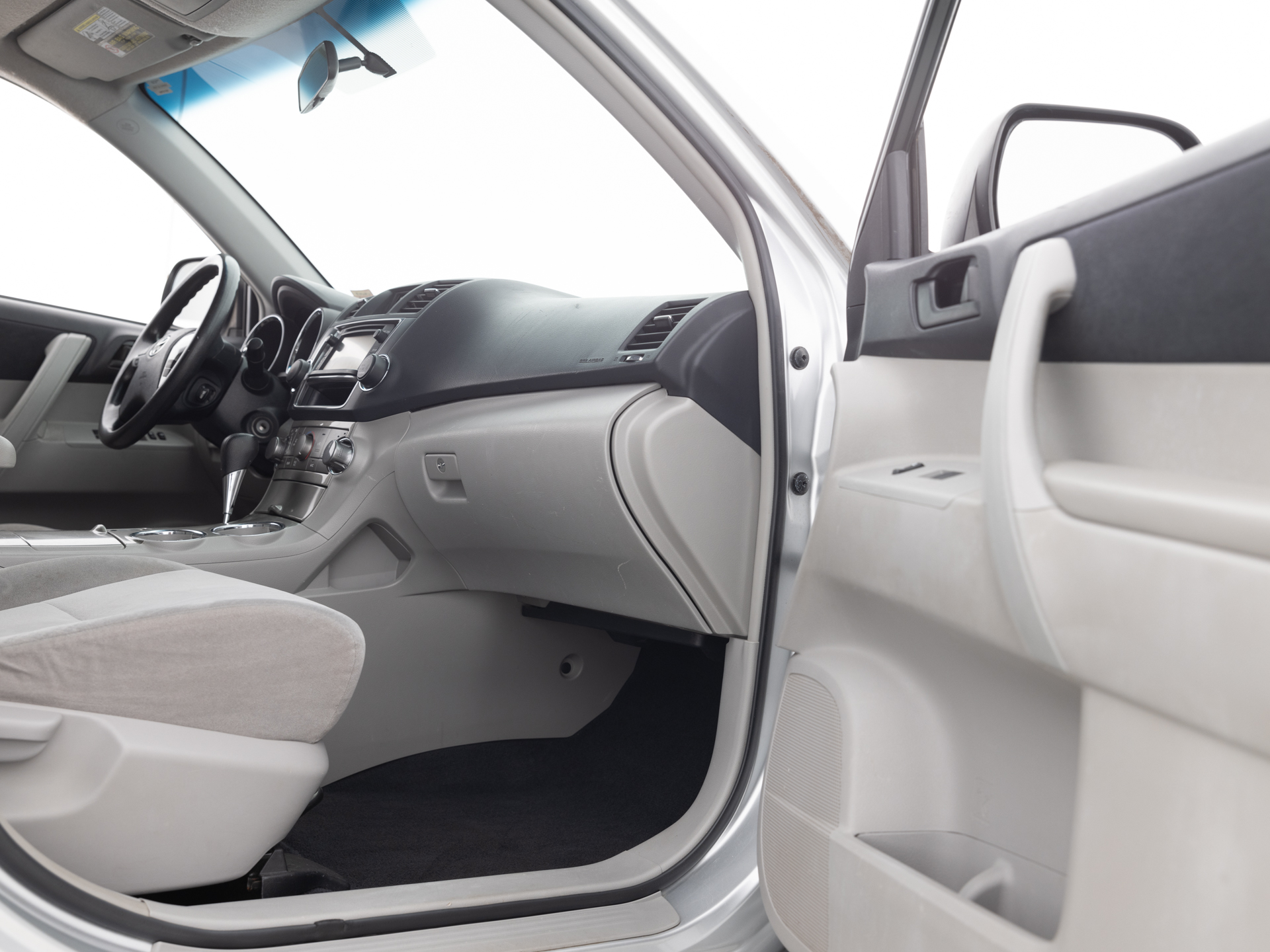 Used Silver Toyota Highlander-18 for Sale