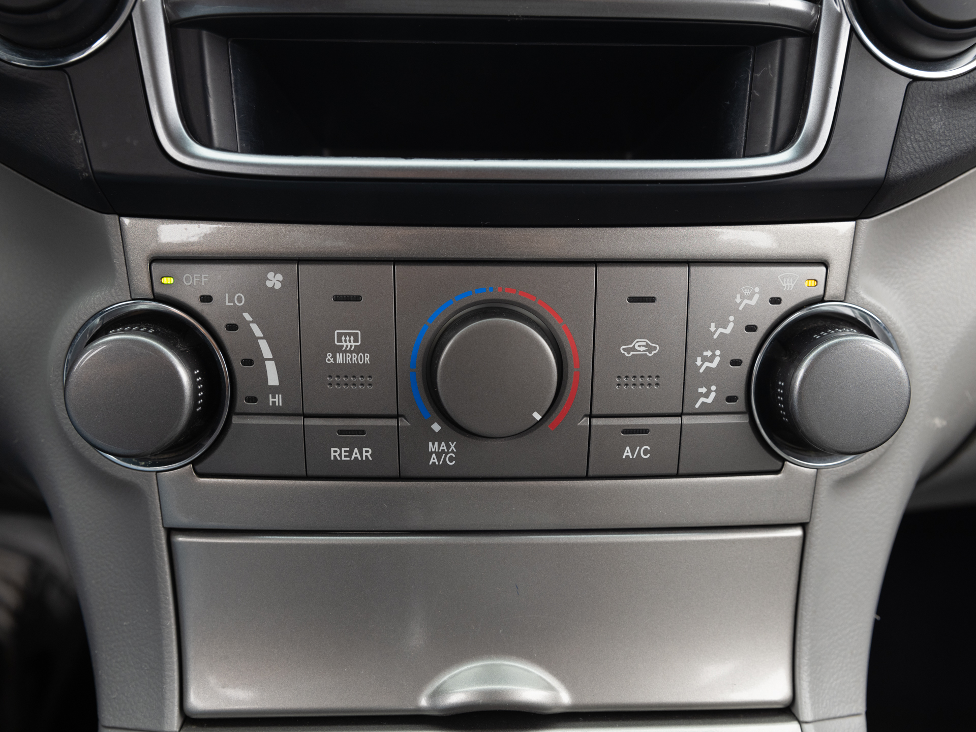 Used Silver Toyota Highlander-23 for Sale
