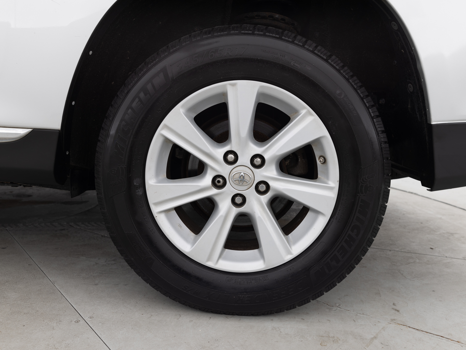 Used Silver Toyota Highlander-8 for Sale