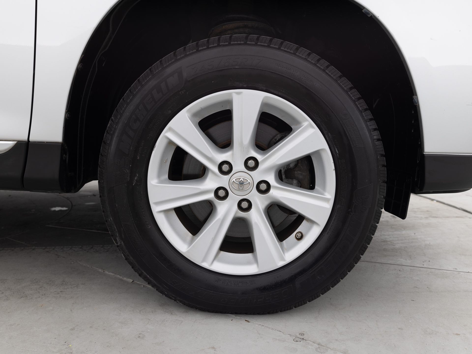 Used Silver Toyota Highlander-9 for Sale