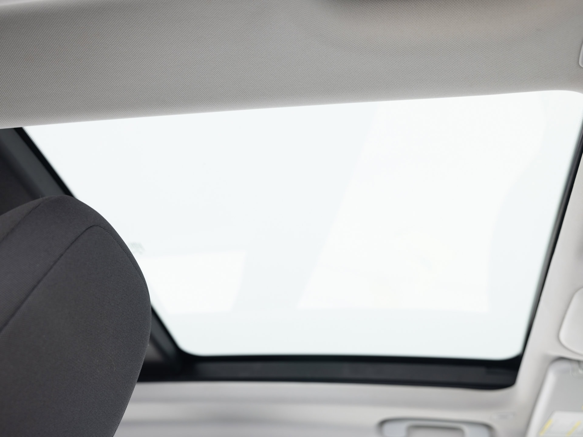 Used Whhite Jeep Renegade Altitude-24 for Sale