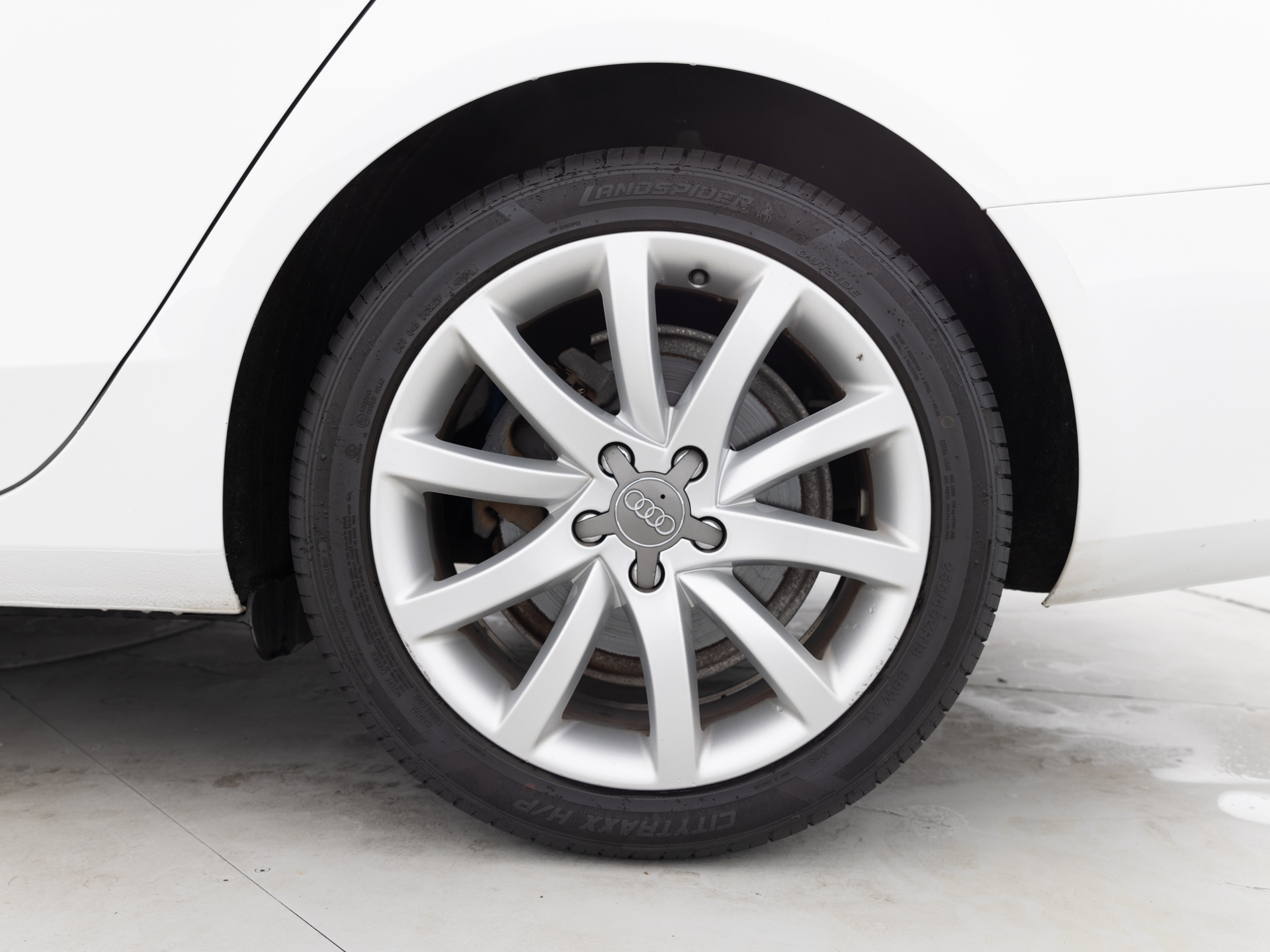 Used White Audi A4-10 for Sale