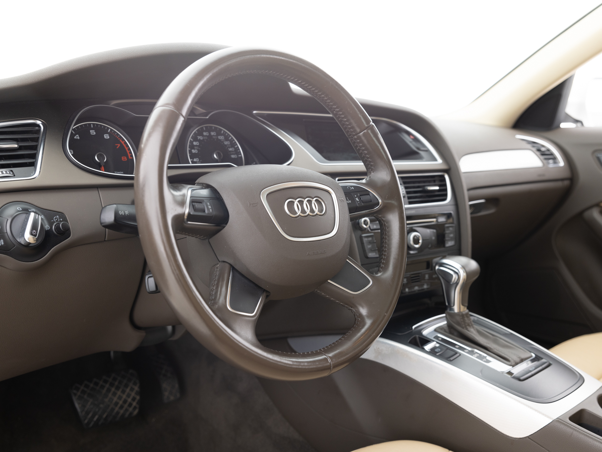 Used White Audi A4-15 for Sale