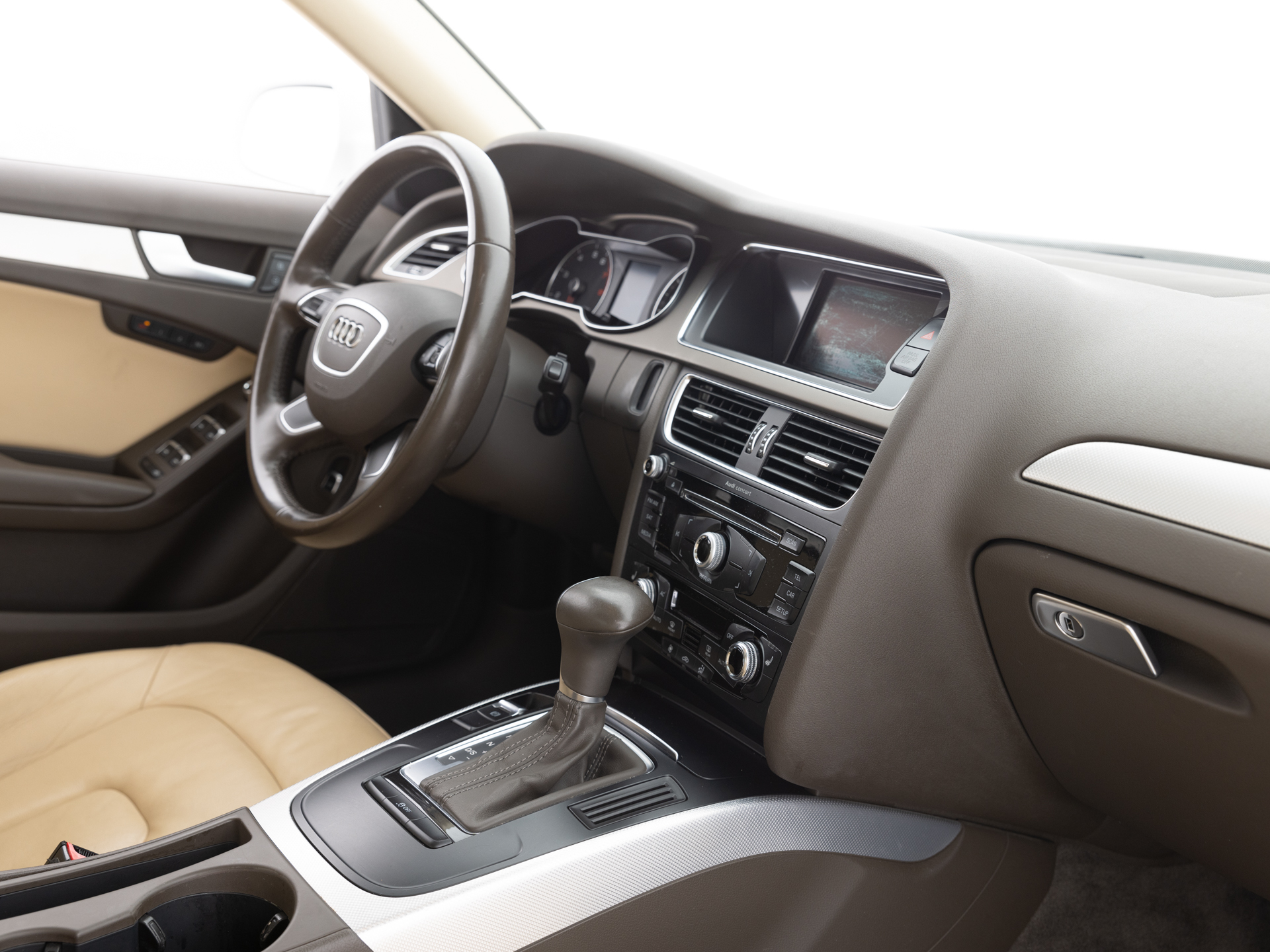 Used White Audi A4-19 for Sale