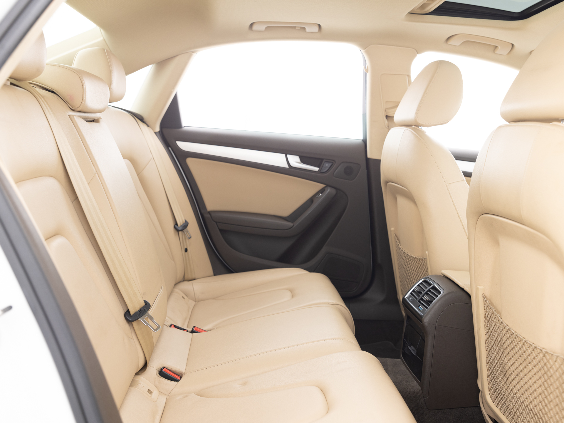 Used White Audi A4-21 for Sale