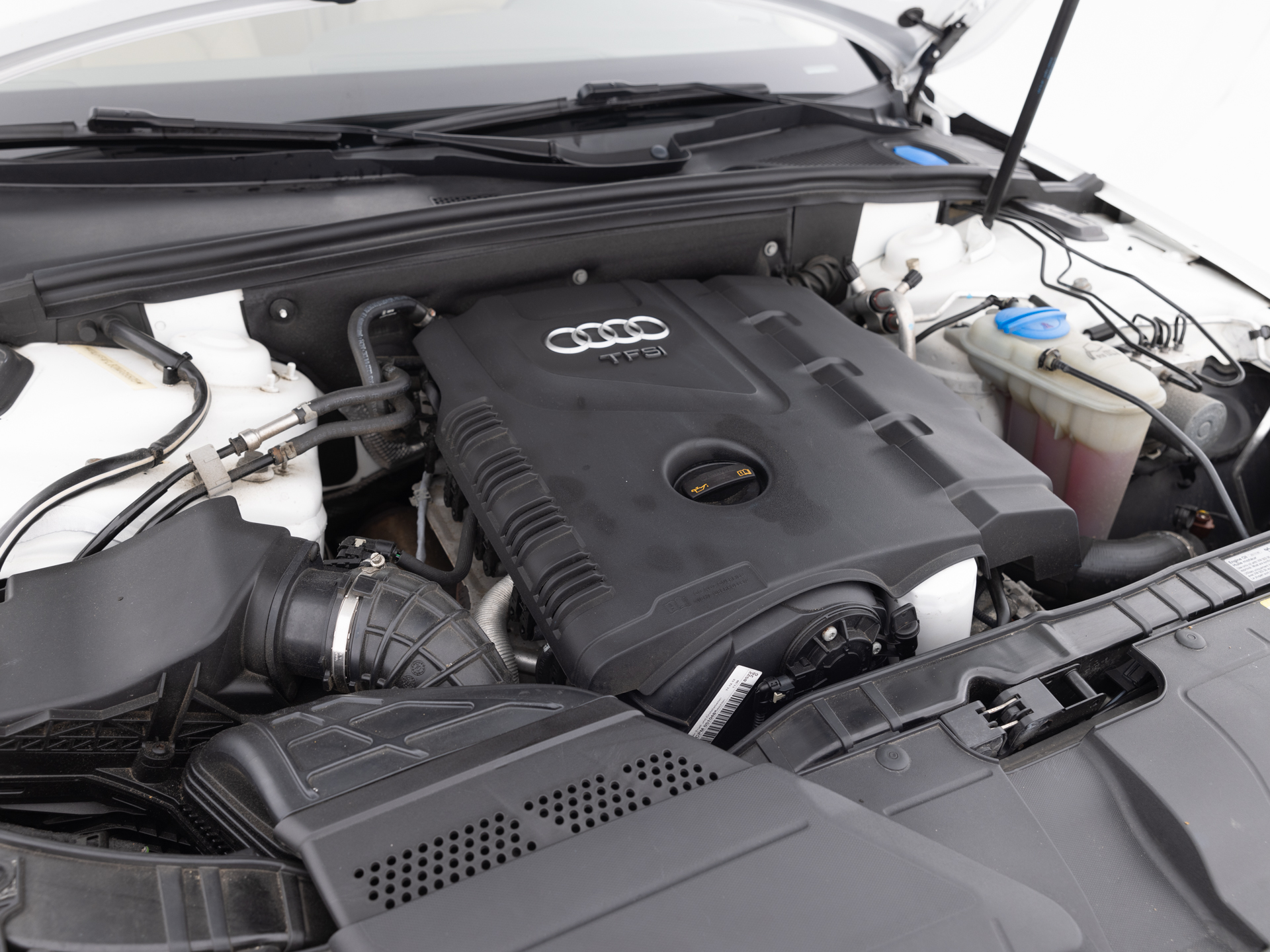 Used White Audi A4-29 for Sale