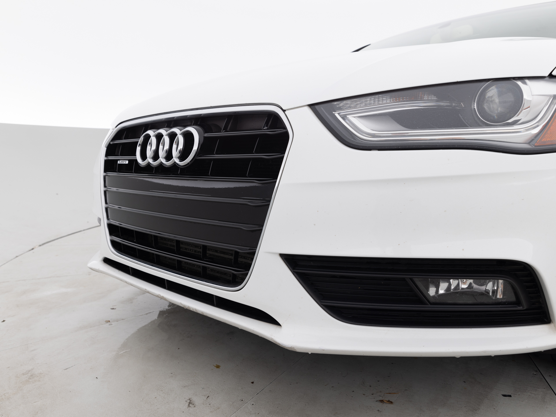 Used White Audi A4-8 for Sale