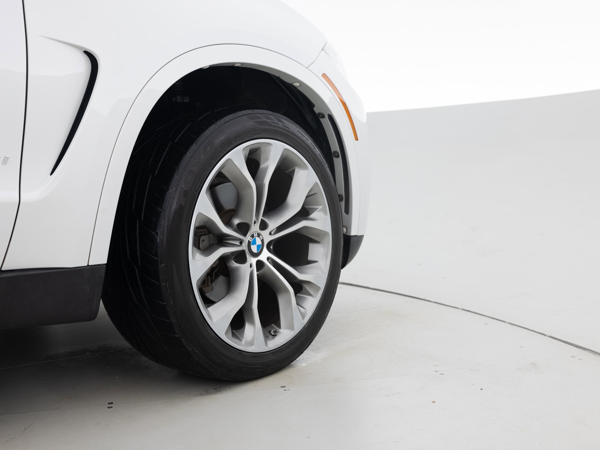 Used White BMW X5 X35I-12 for Sale