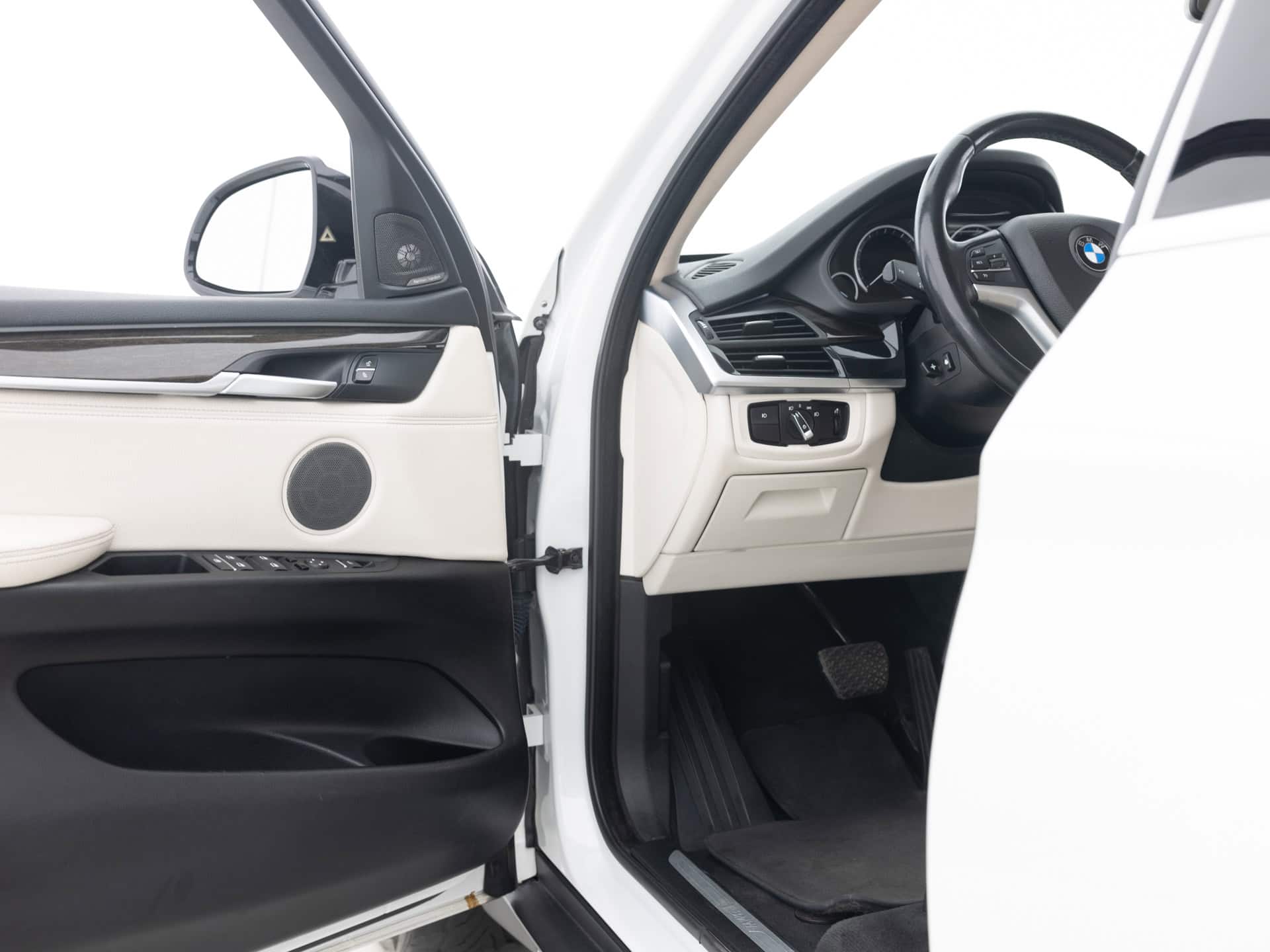 Used White BMW X5 X35I-16 for Sale