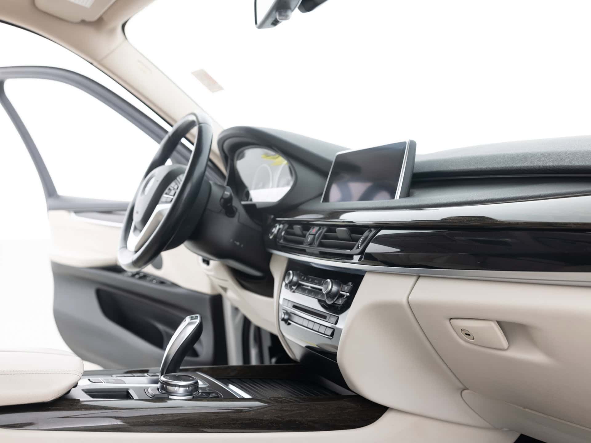 Used White BMW X5 X35I-19 for Sale