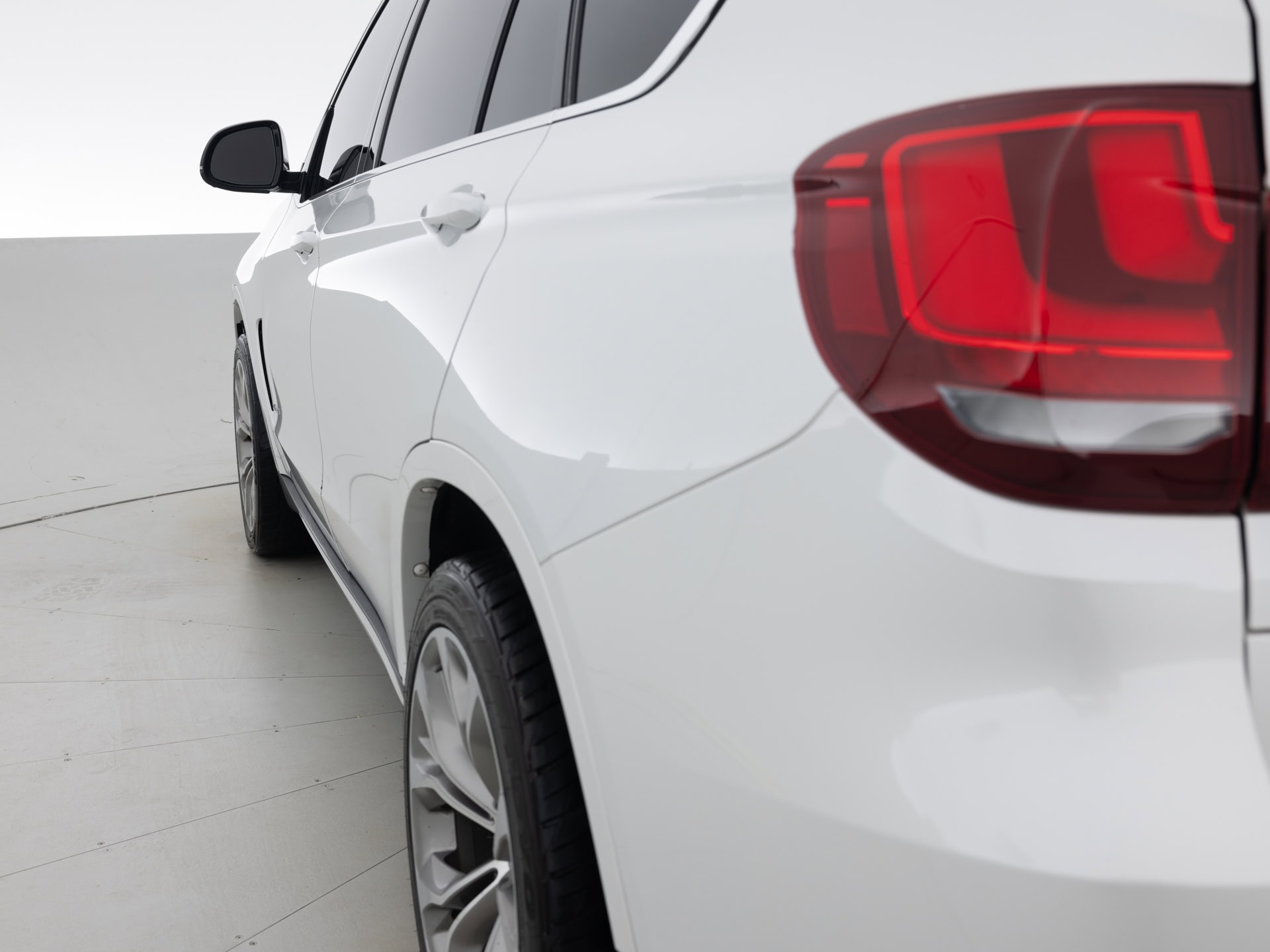 Used White BMW X5 X35I-6 for Sale