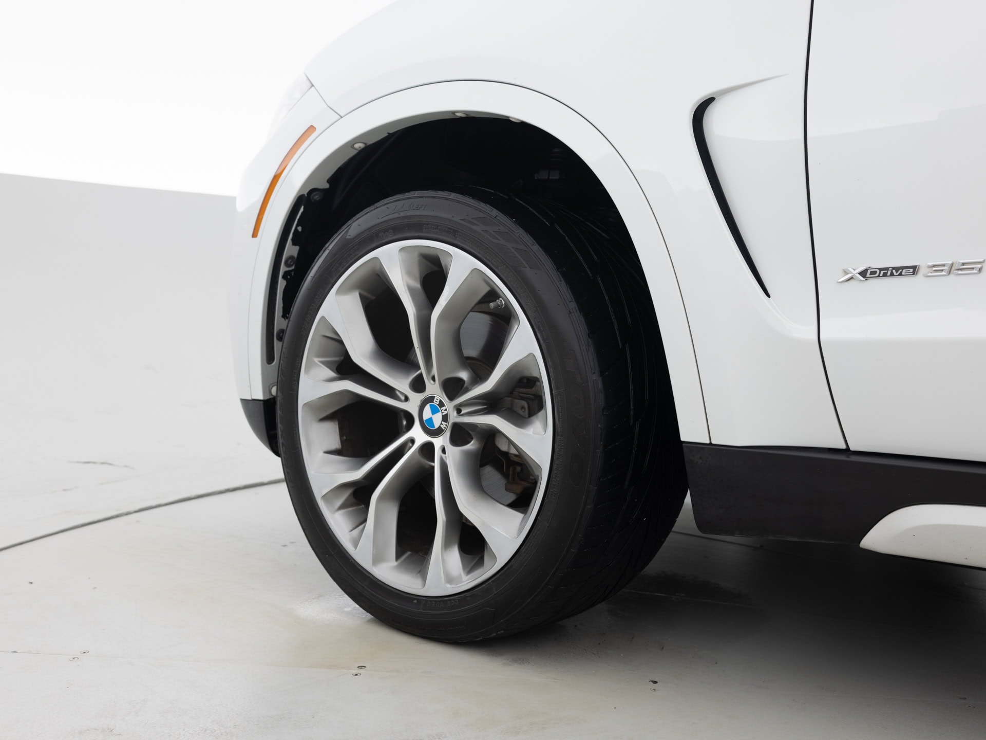 Used White BMW X5 X35I-9 for Sale