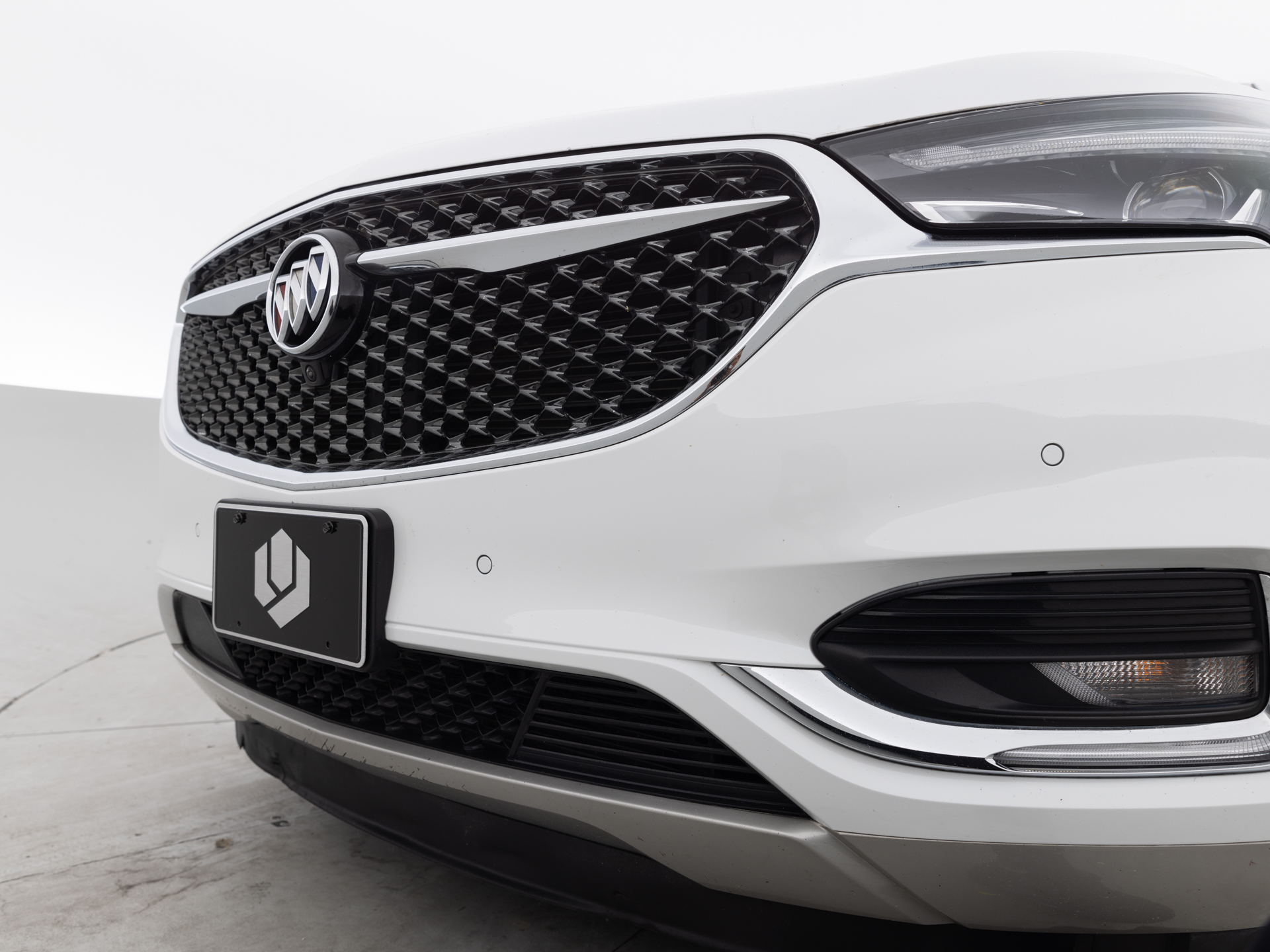 Used White Buick Enclave Avenir-6 for Sale