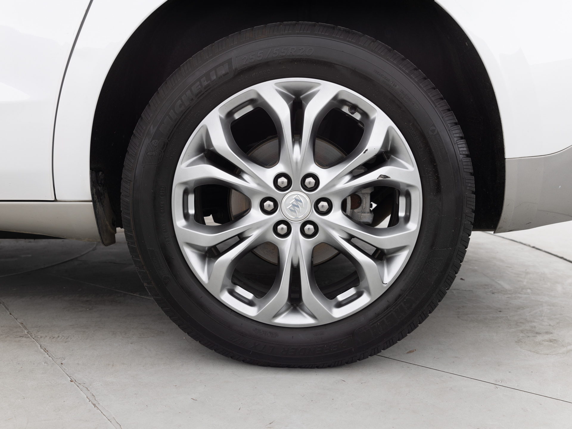 Used White Buick Enclave Avenir-8 for Sale