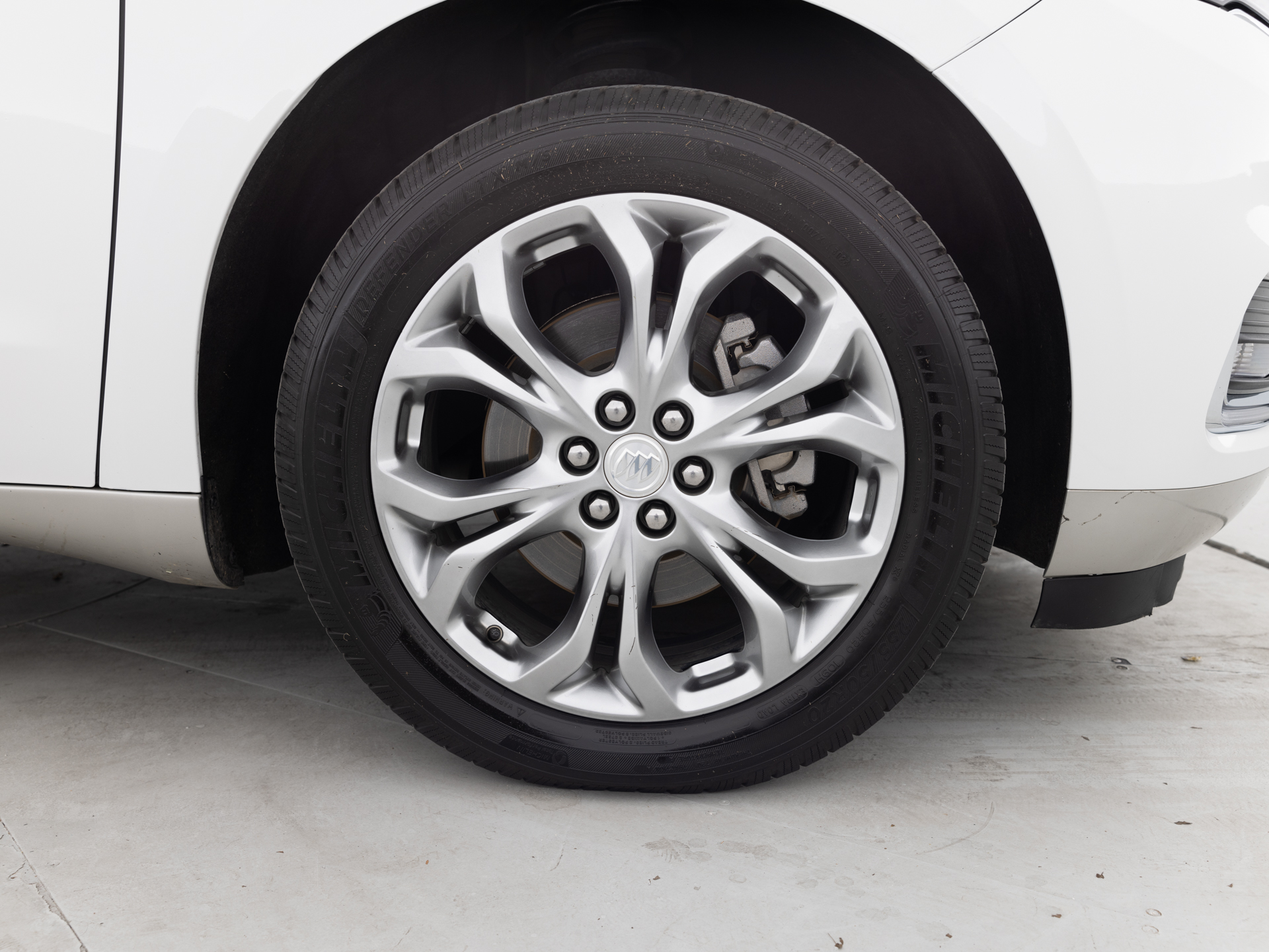 Used White Buick Enclave Avenir-9 for Sale