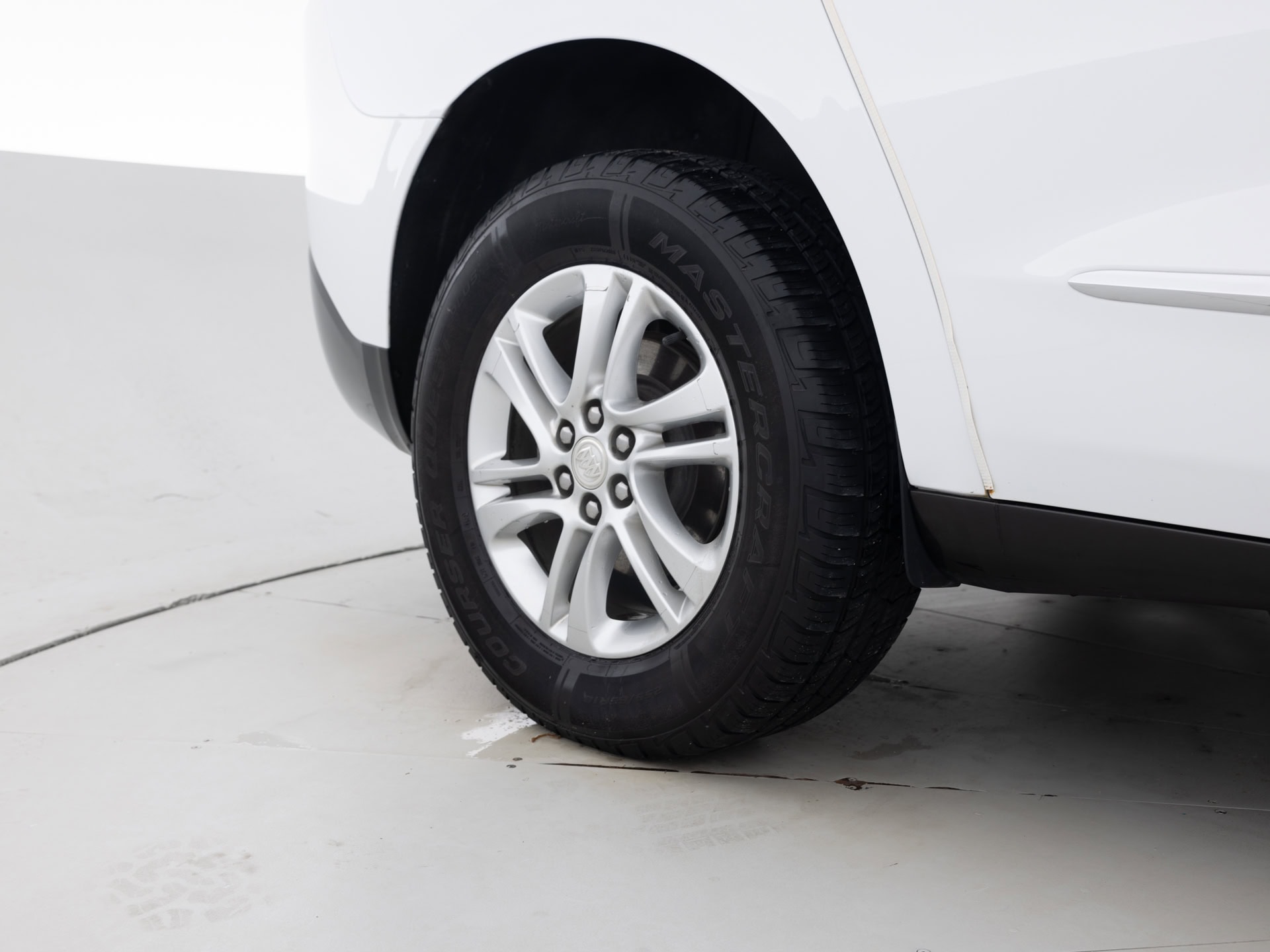 Used White Buick Exclave Essence-11 for Sale