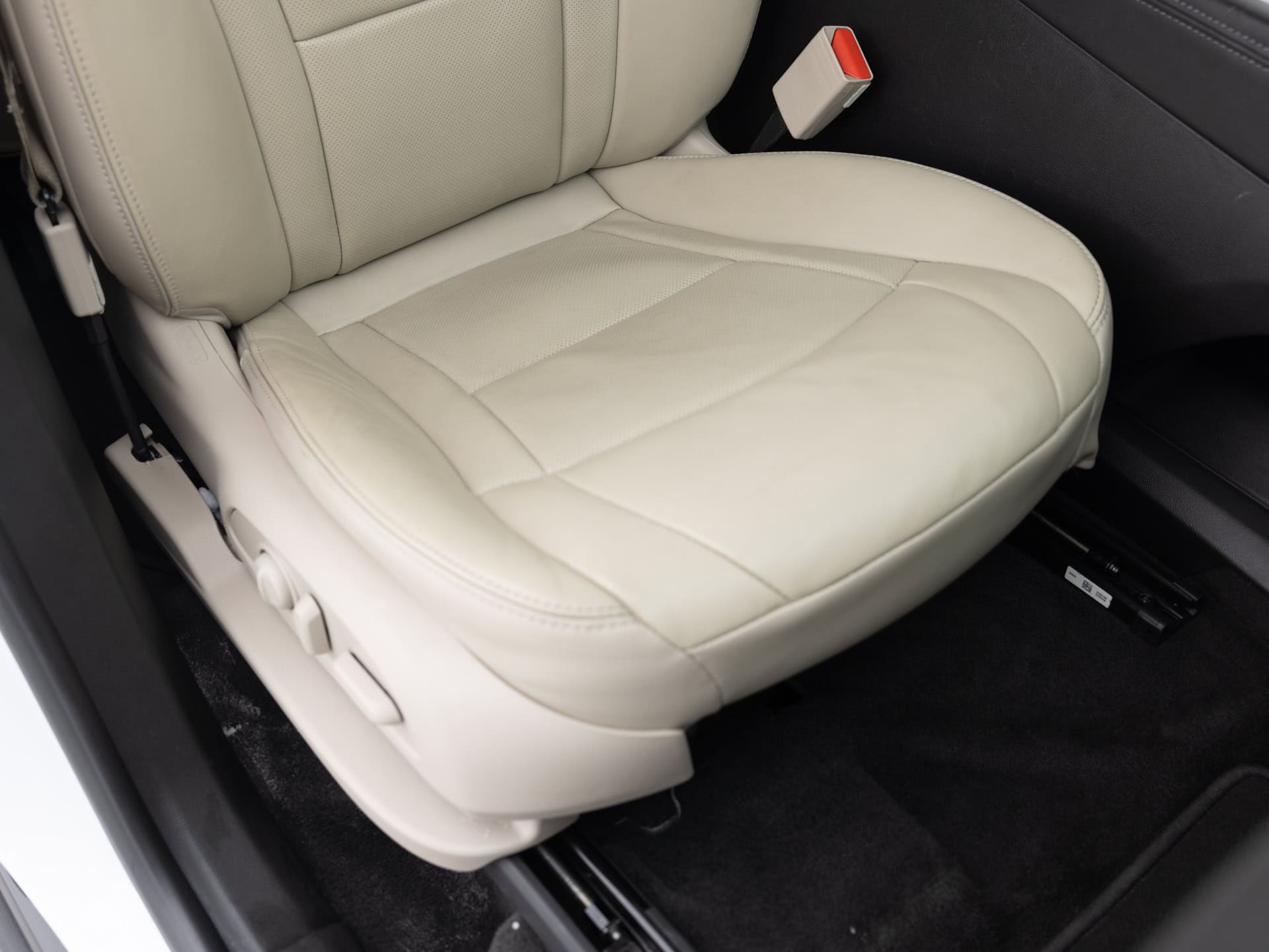 Used White Buick Exclave Essence-17 for Sale