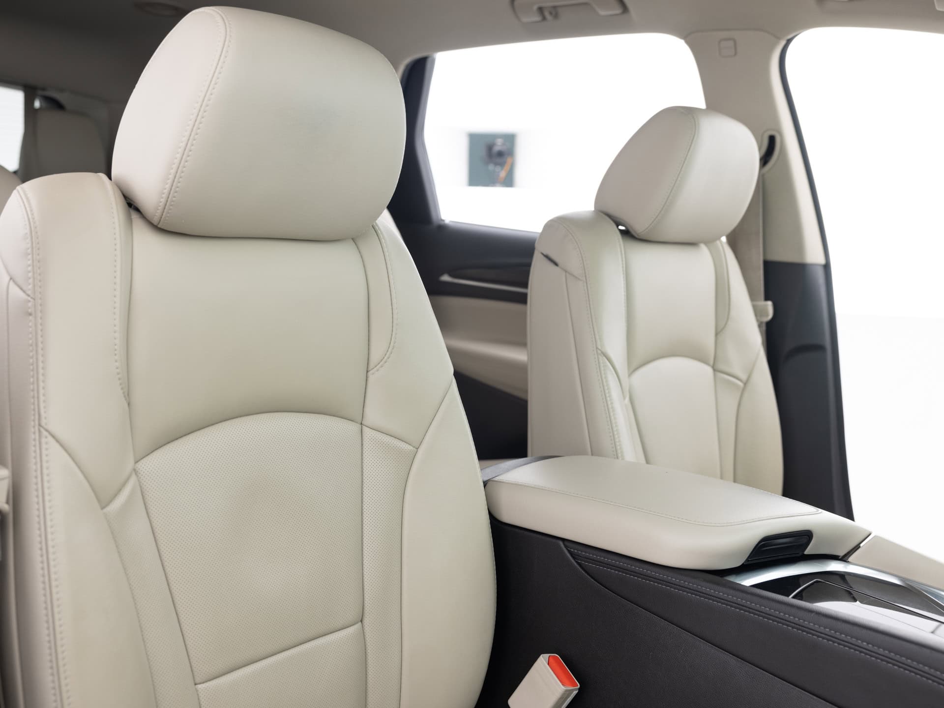 Used White Buick Exclave Essence-18 for Sale