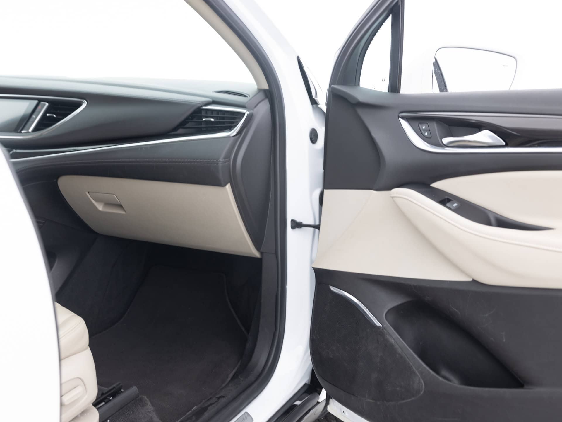 Used White Buick Exclave Essence-20 for Sale