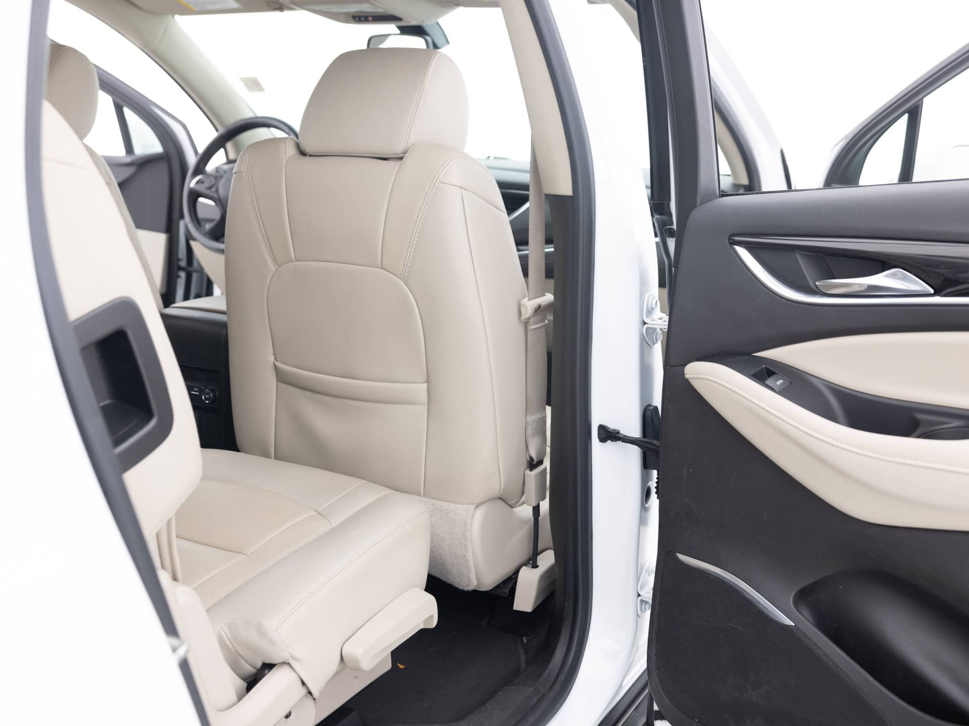Used White Buick Exclave Essence-22 for Sale