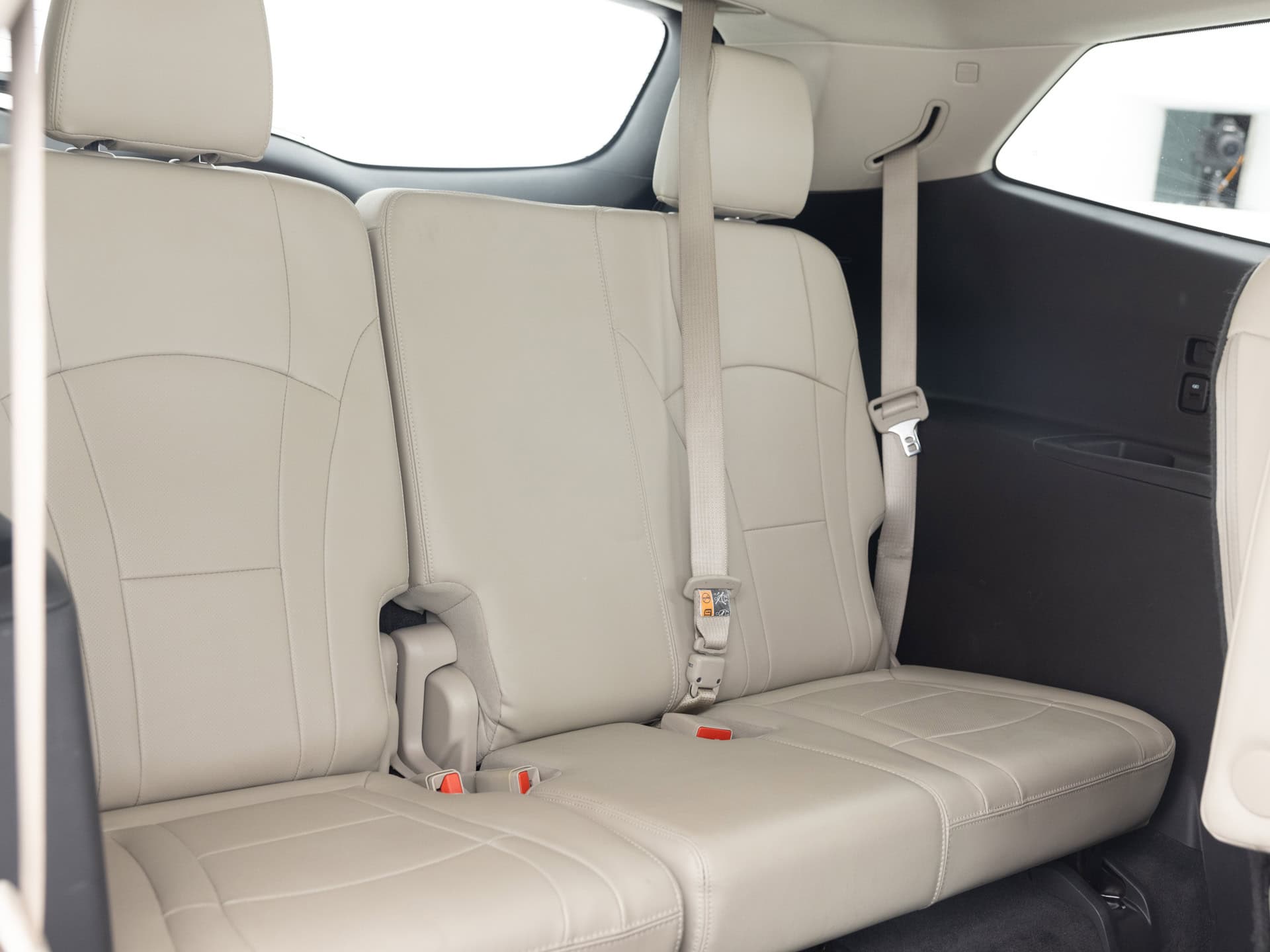Used White Buick Exclave Essence-23 for Sale