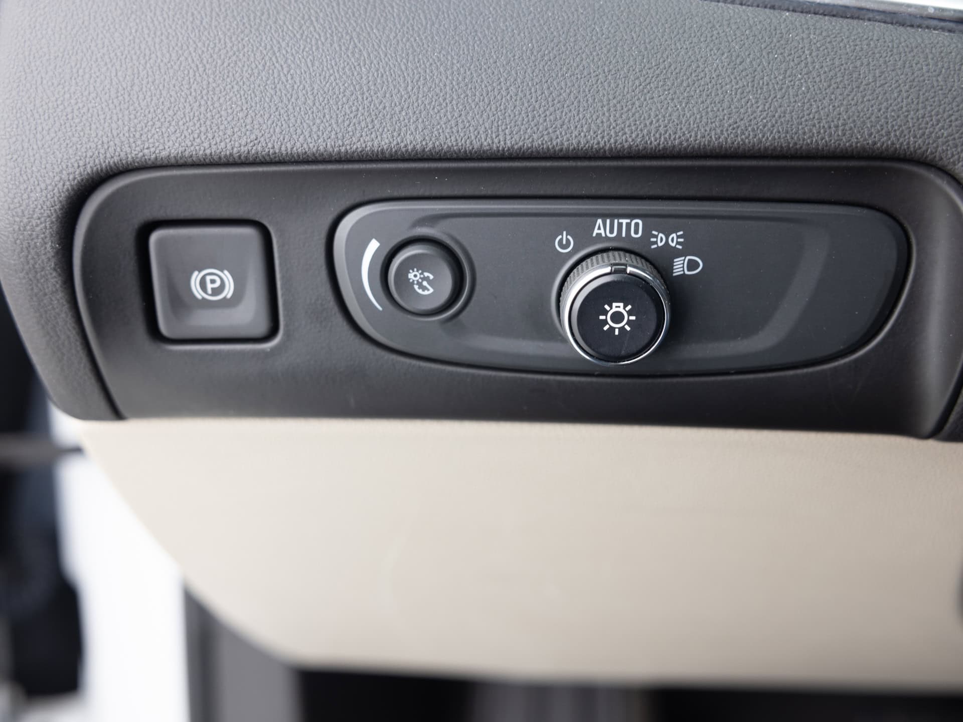 Used White Buick Exclave Essence-28 for Sale