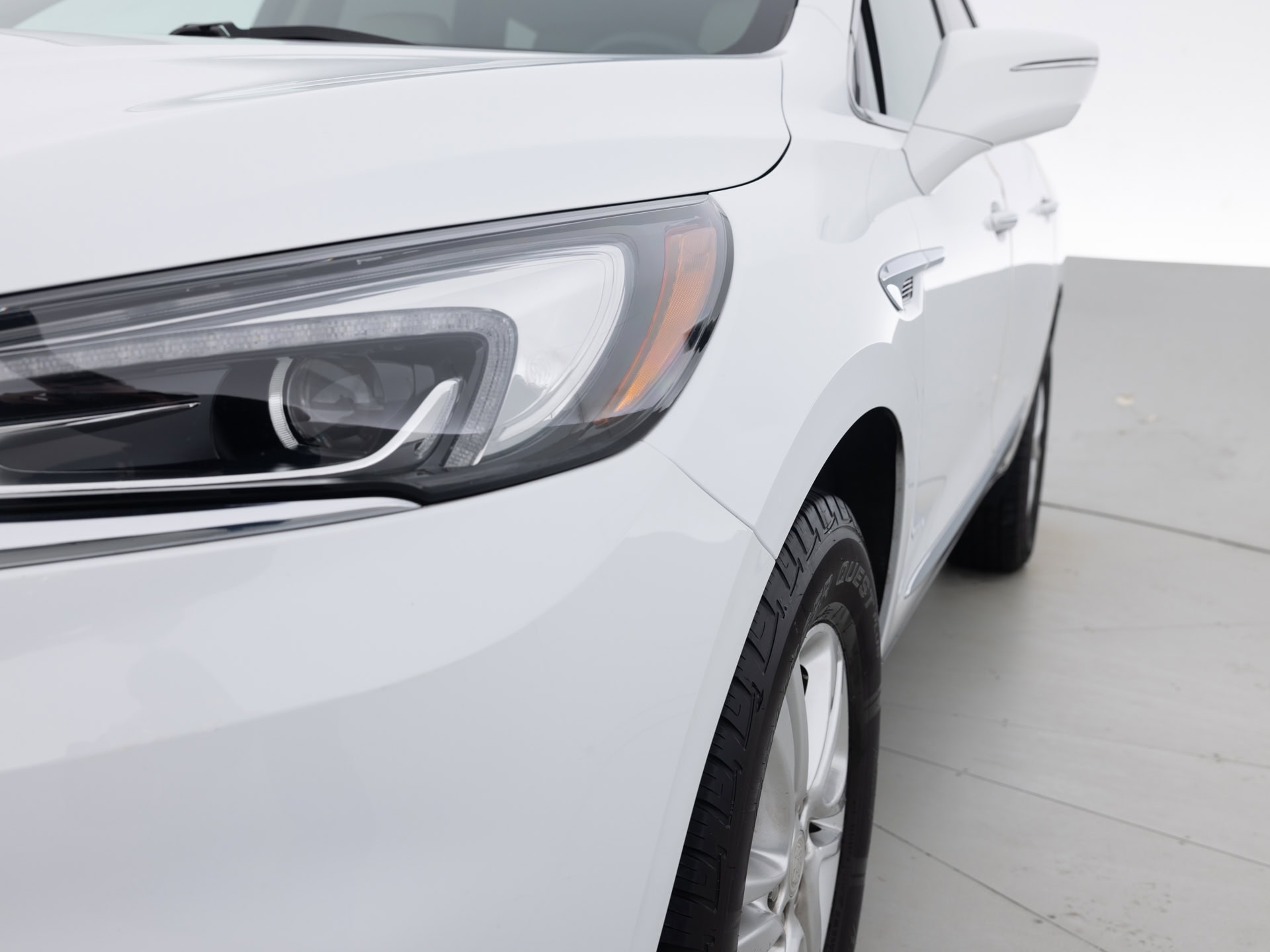 Used White Buick Exclave Essence-3 for Sale