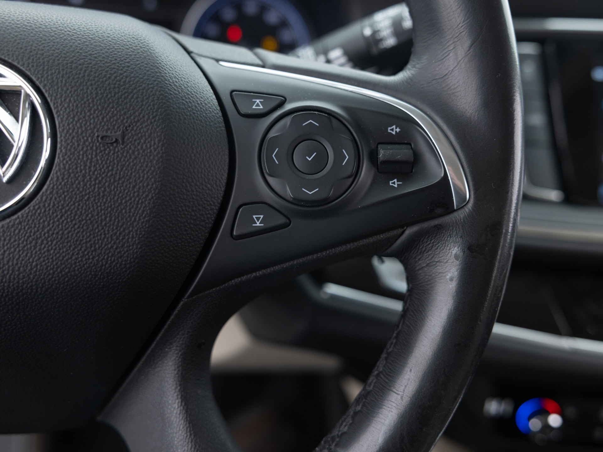 Used White Buick Exclave Essence-30 for Sale