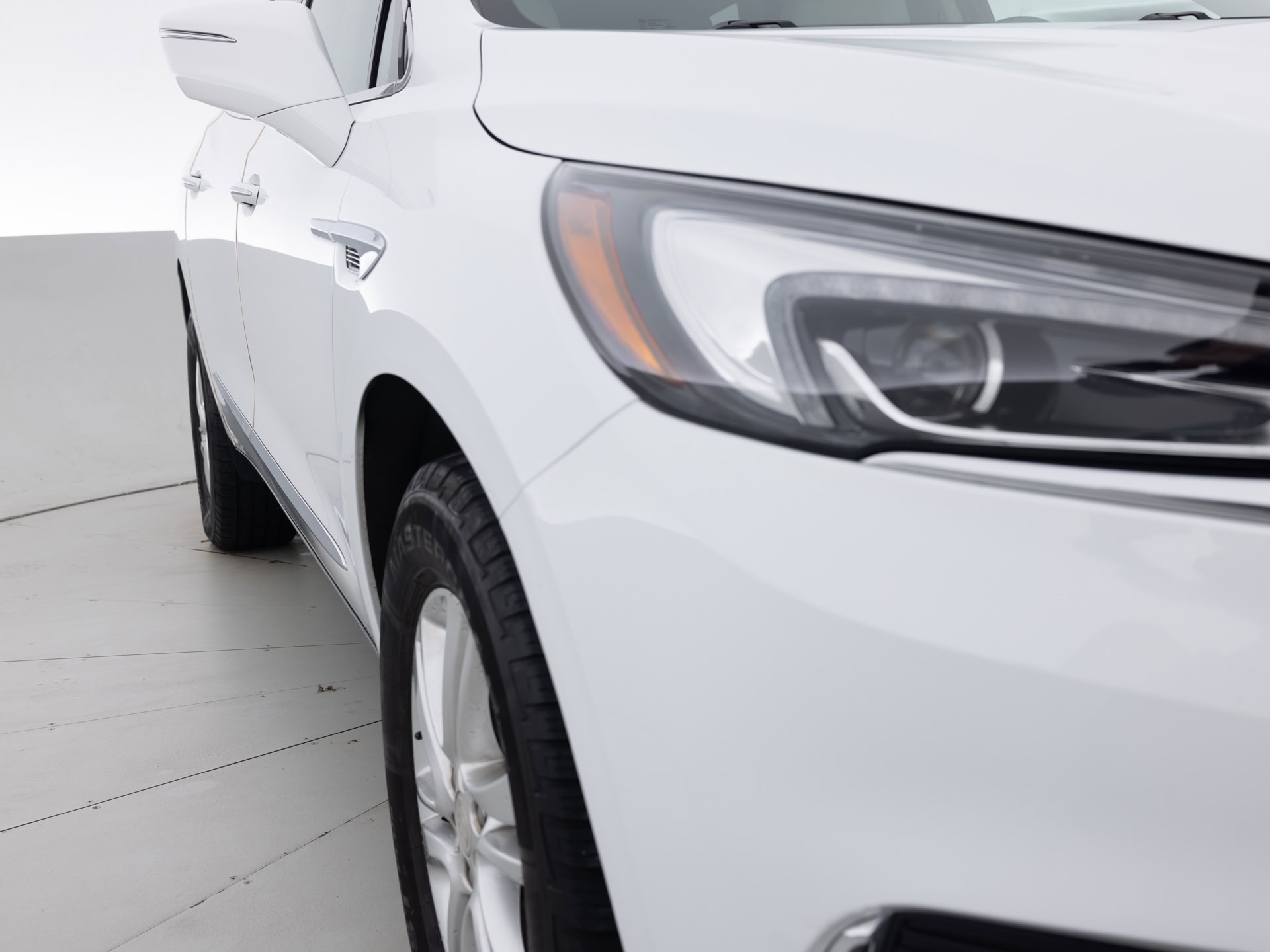 Used White Buick Exclave Essence-4 for Sale
