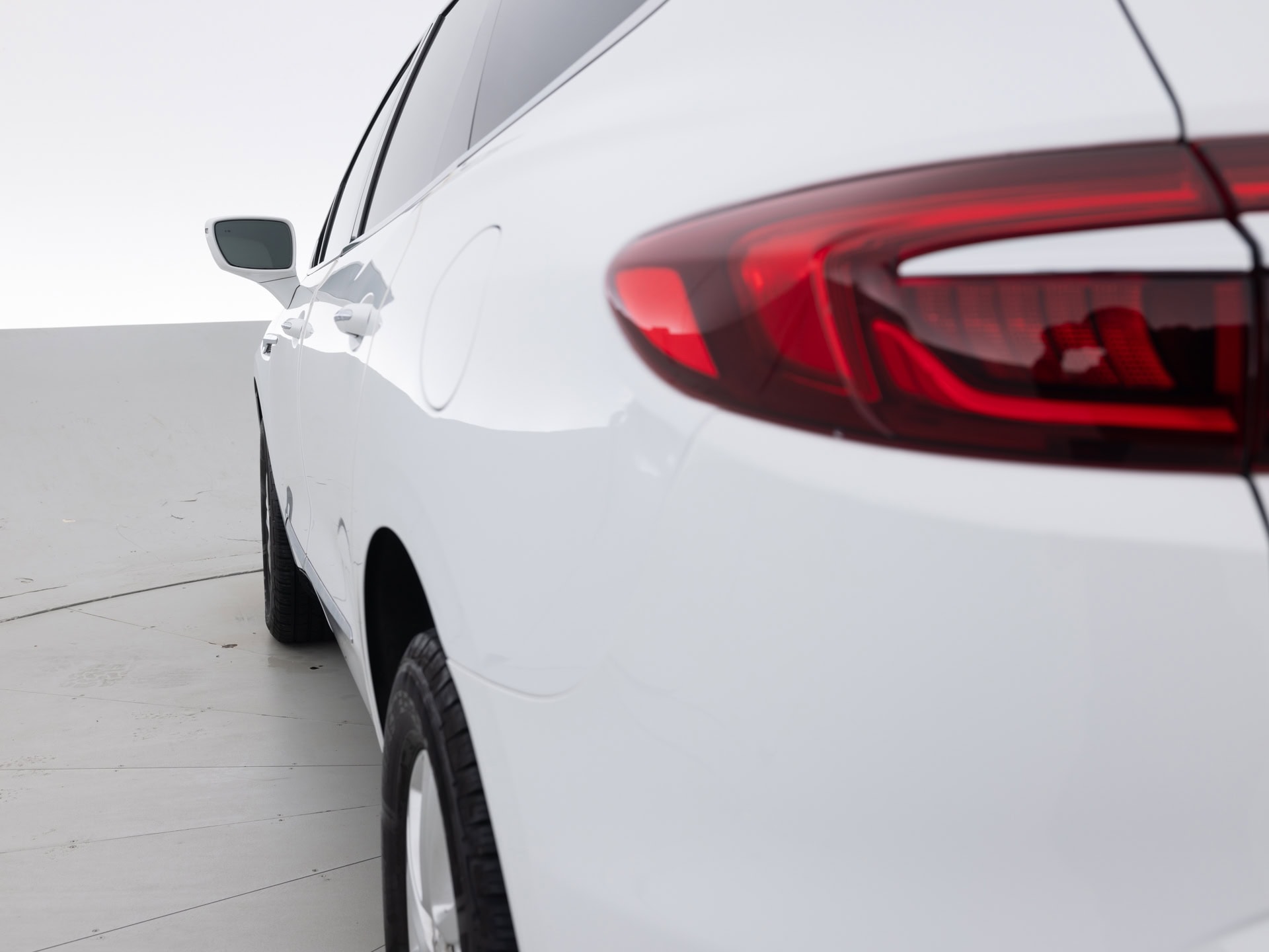 Used White Buick Exclave Essence-6 for Sale
